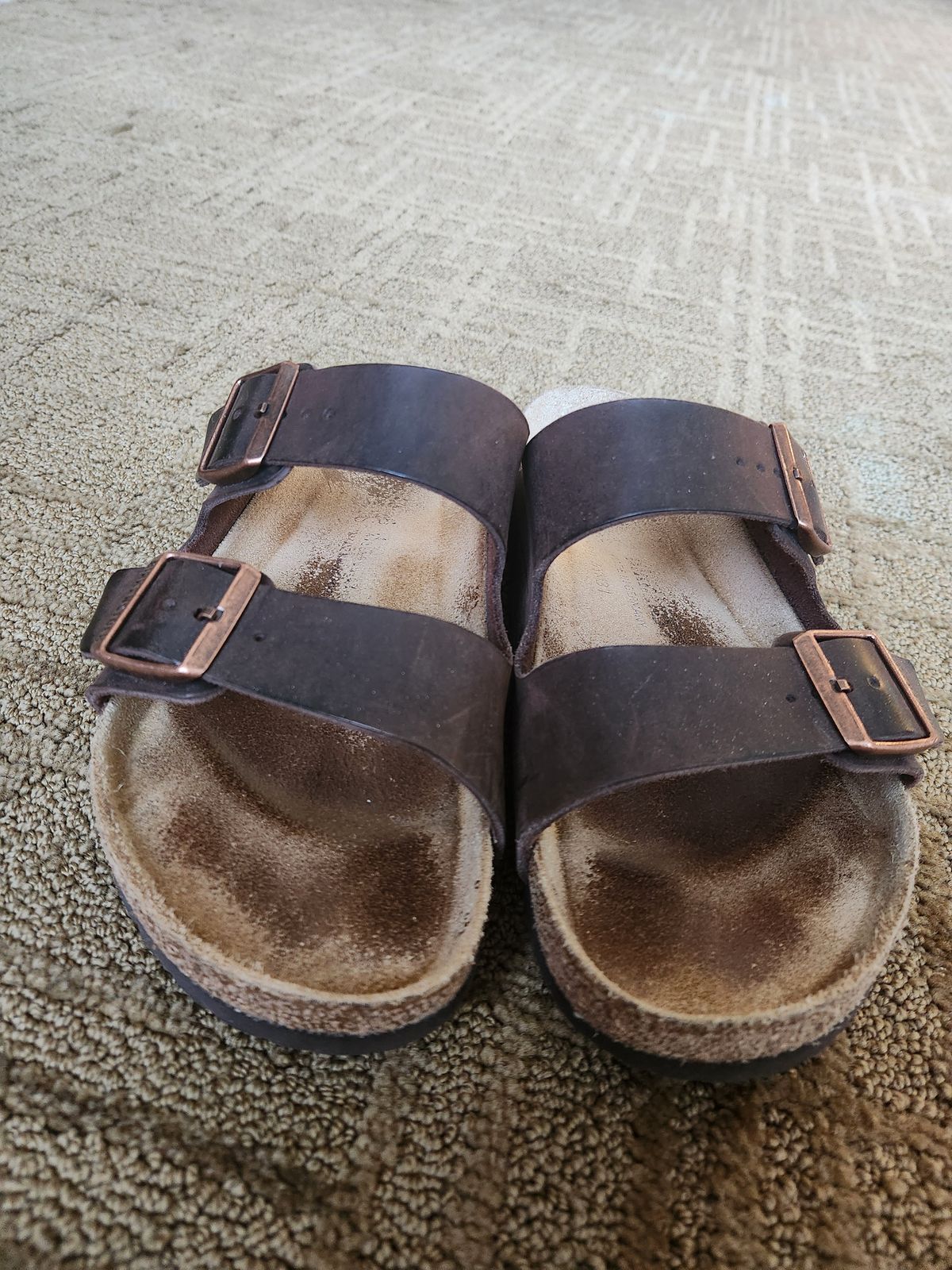 Photo by flyingdutchess on February 4, 2026 of the Birkenstock Arizona in Habana Oiled Leather.