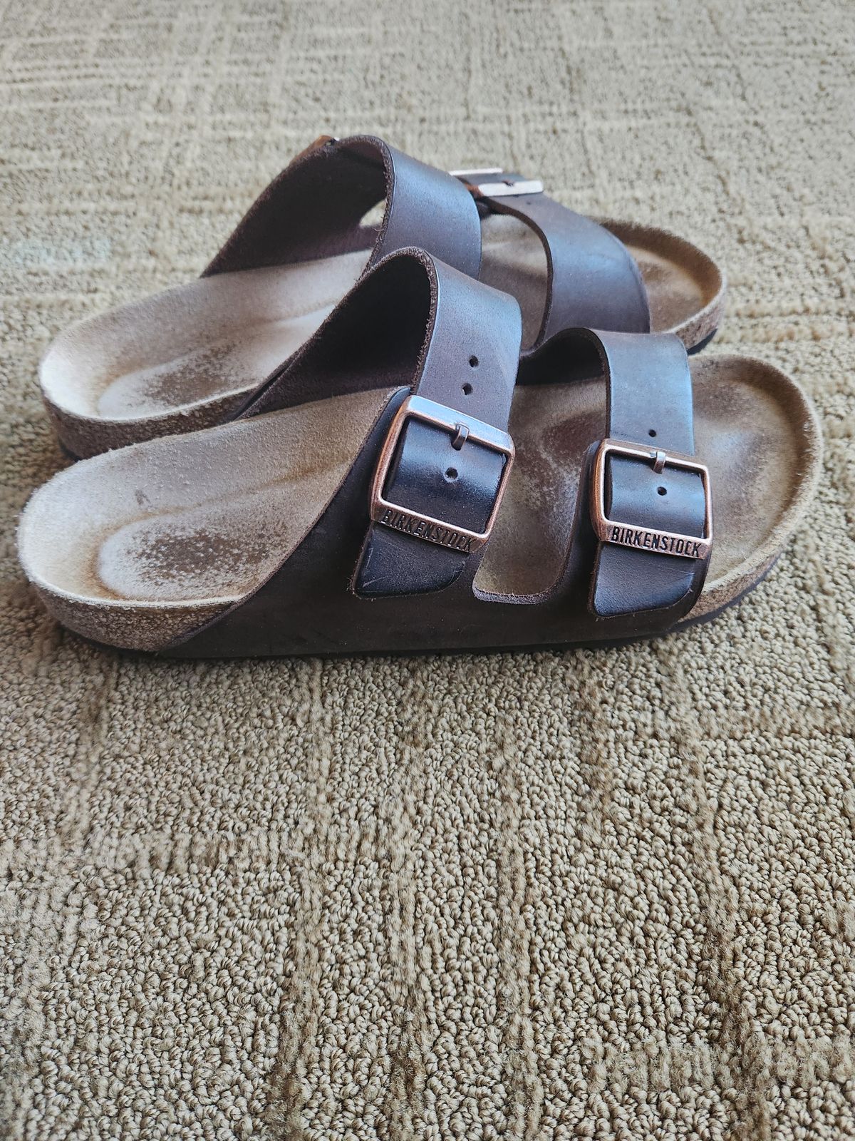 Photo by flyingdutchess on February 4, 2026 of the Birkenstock Arizona in Habana Oiled Leather.