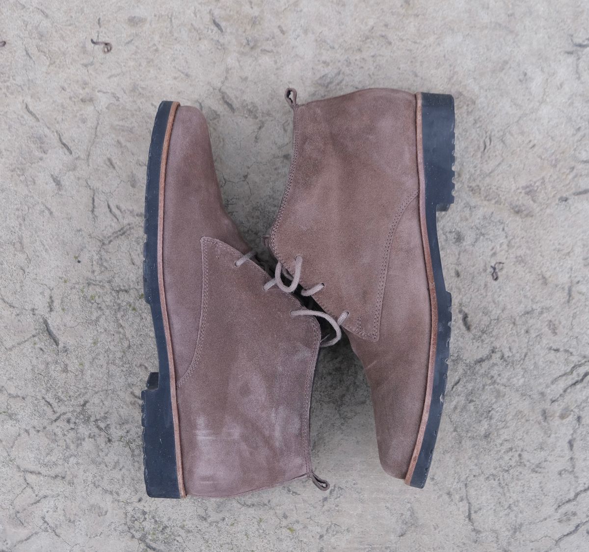 Photo by flyingdutchess on January 2, 2025 of the Ganter Chukka in C.F. Stead Snuff Janus Calf Suede.