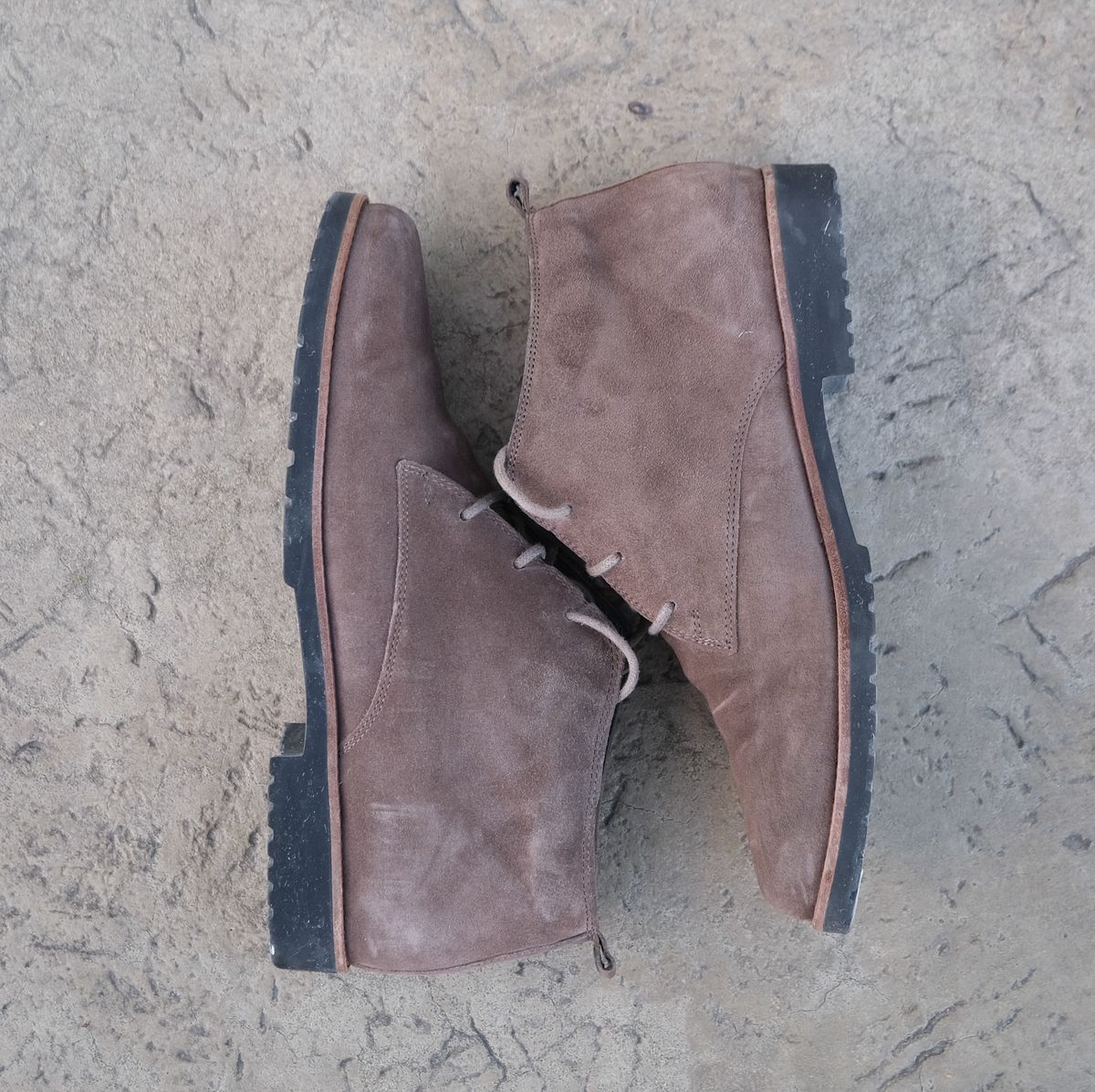 Photo by flyingdutchess on February 27, 2025 of the Ganter Chukka in C.F. Stead Snuff Janus Calf Suede.