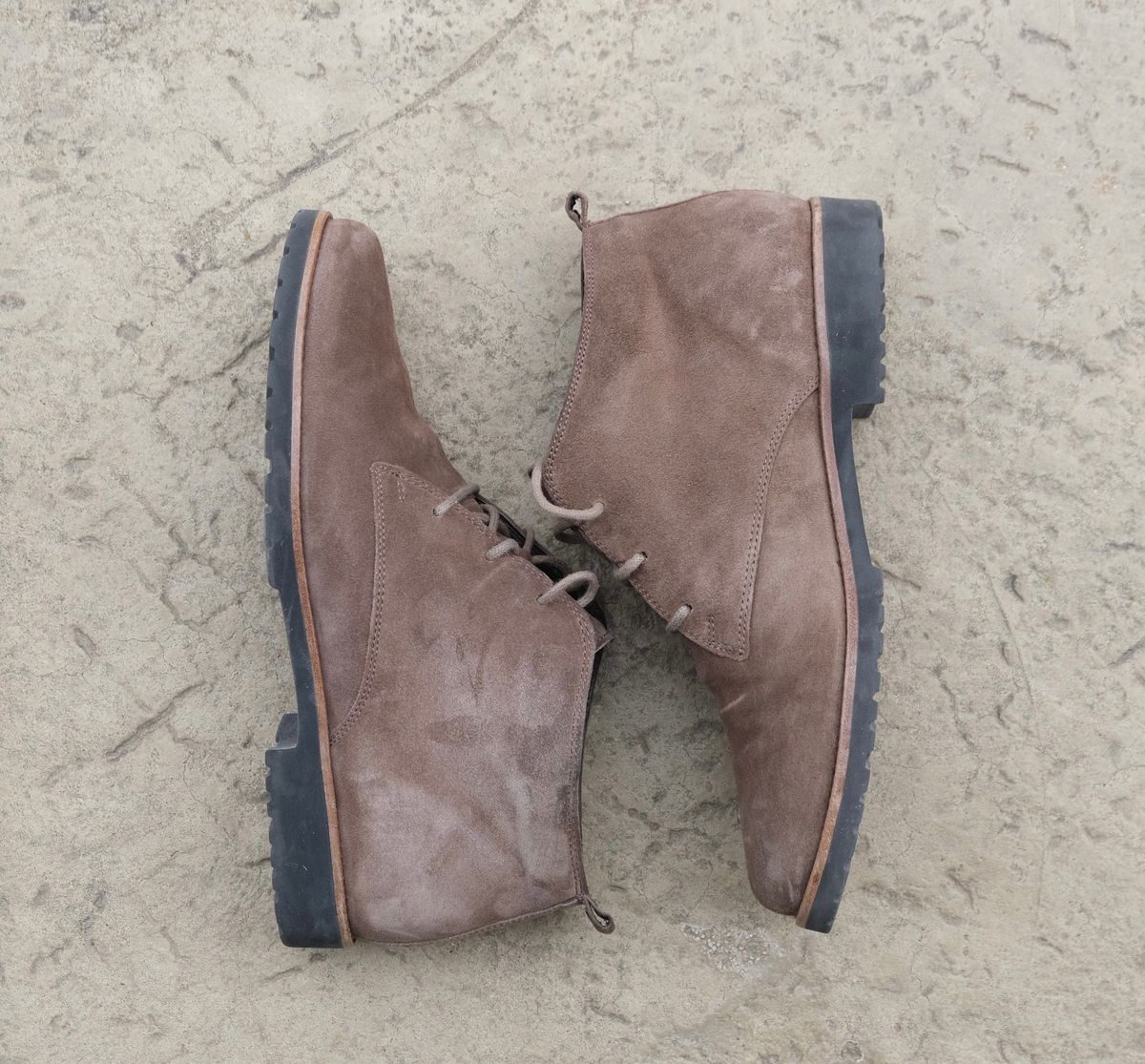Photo by flyingdutchess on March 28, 2025 of the Ganter Chukka in C.F. Stead Snuff Janus Calf Suede.