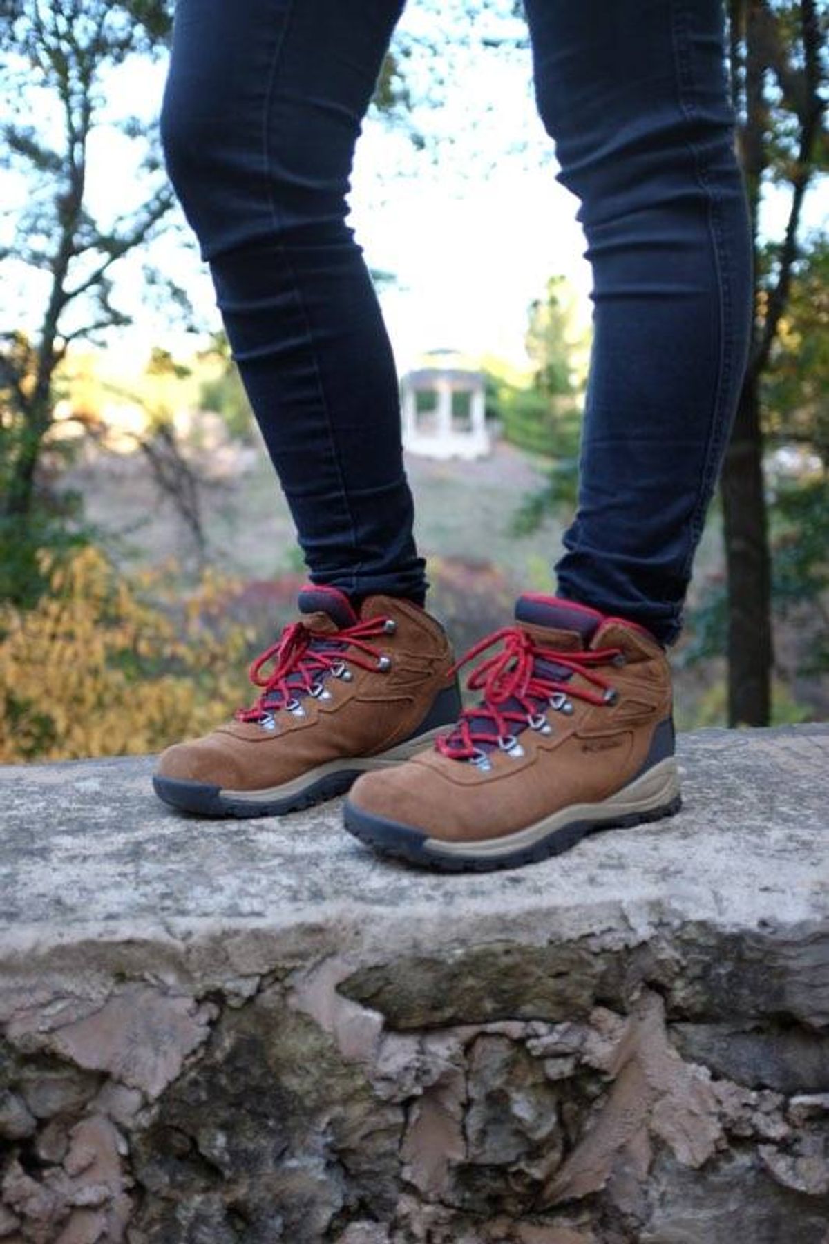 Photo by flyingdutchess on November 2, 2023 of the Columbia Newton Ridge in Unknown Leather.