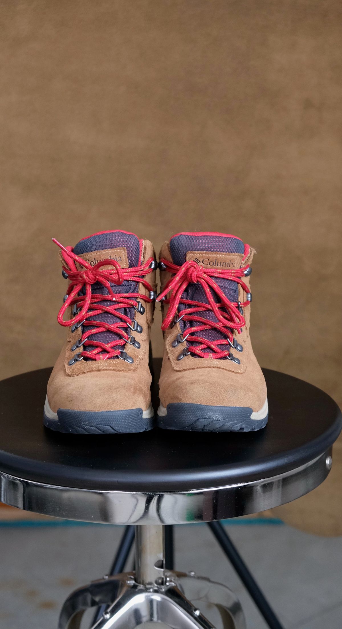 Photo by flyingdutchess on February 5, 2024 of the Columbia Newton Ridge in Unknown Leather.