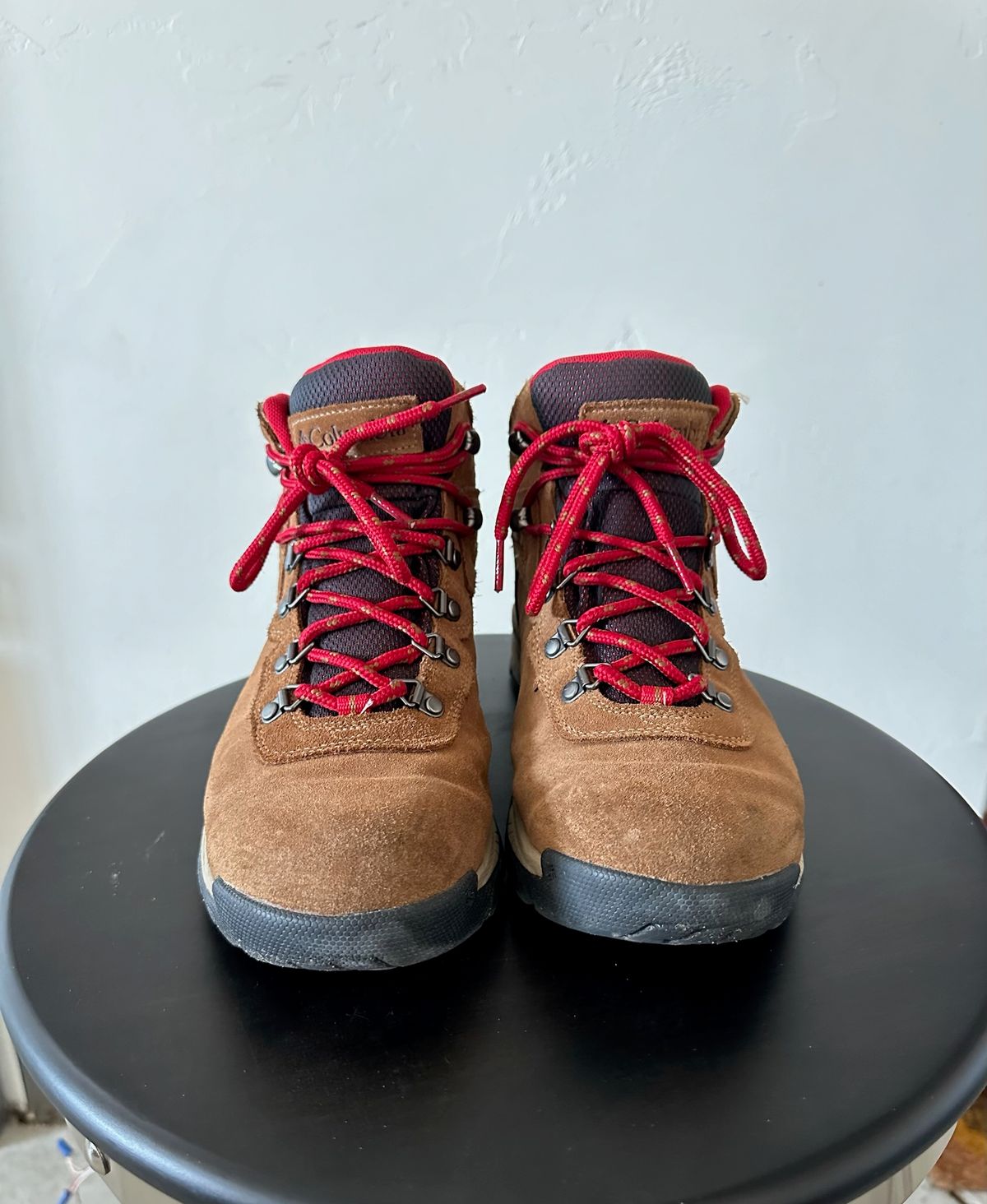 Photo by flyingdutchess on March 4, 2024 of the Columbia Newton Ridge in Unknown Leather.