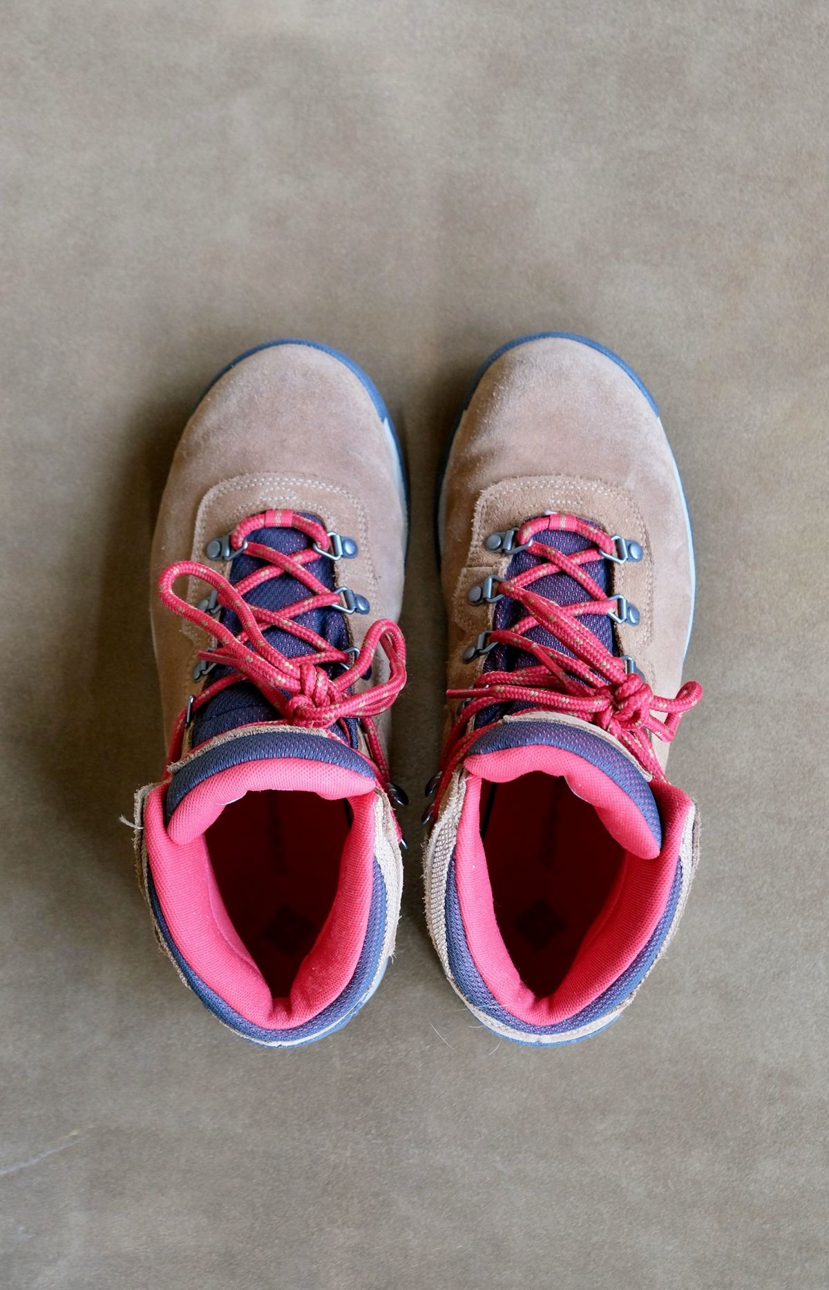 Photo by flyingdutchess on April 1, 2024 of the Columbia Newton Ridge in Unknown Leather.