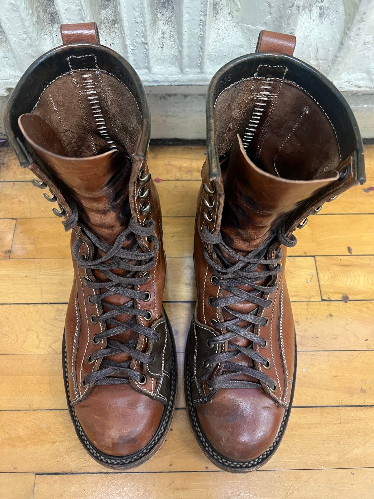 Photo by AlManuel on December 3, 2025 of the Willie's Handmade Boots Pioneer Lace To Toe in Maryam Toscanello TPR Horsebutt.