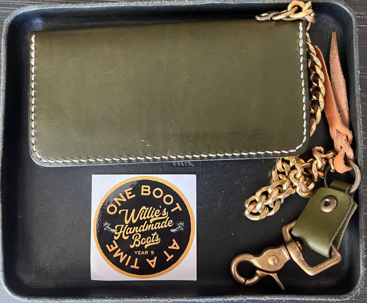Photo by AlManuel on September 23, 2025 of the Willie's Handmade Boots Biker Wallet in Badalassi Carlo Oliva Minerva.