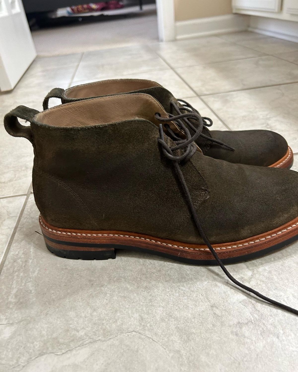 Photo by natjow on January 4, 2023 of the Taylor Stitch Unlisted Model in Olive Suede.