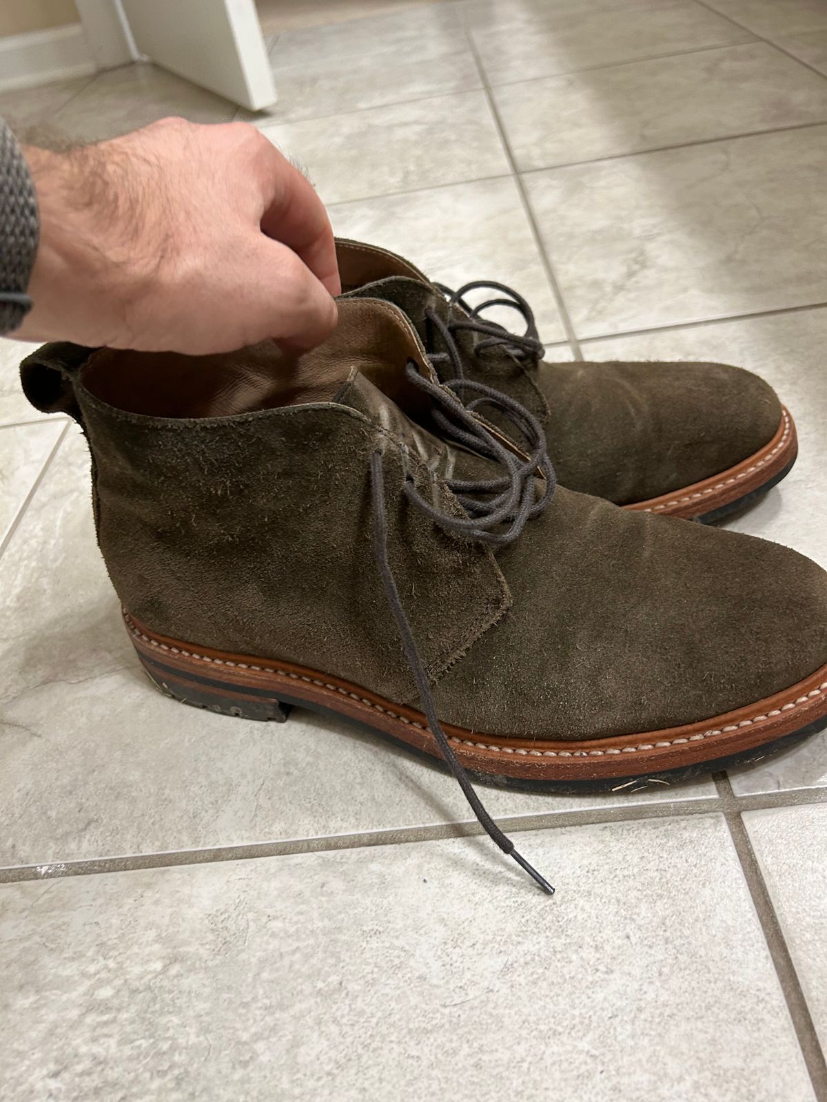 Photo by natjow on February 6, 2023 of the Taylor Stitch Unlisted Model in Olive Suede.