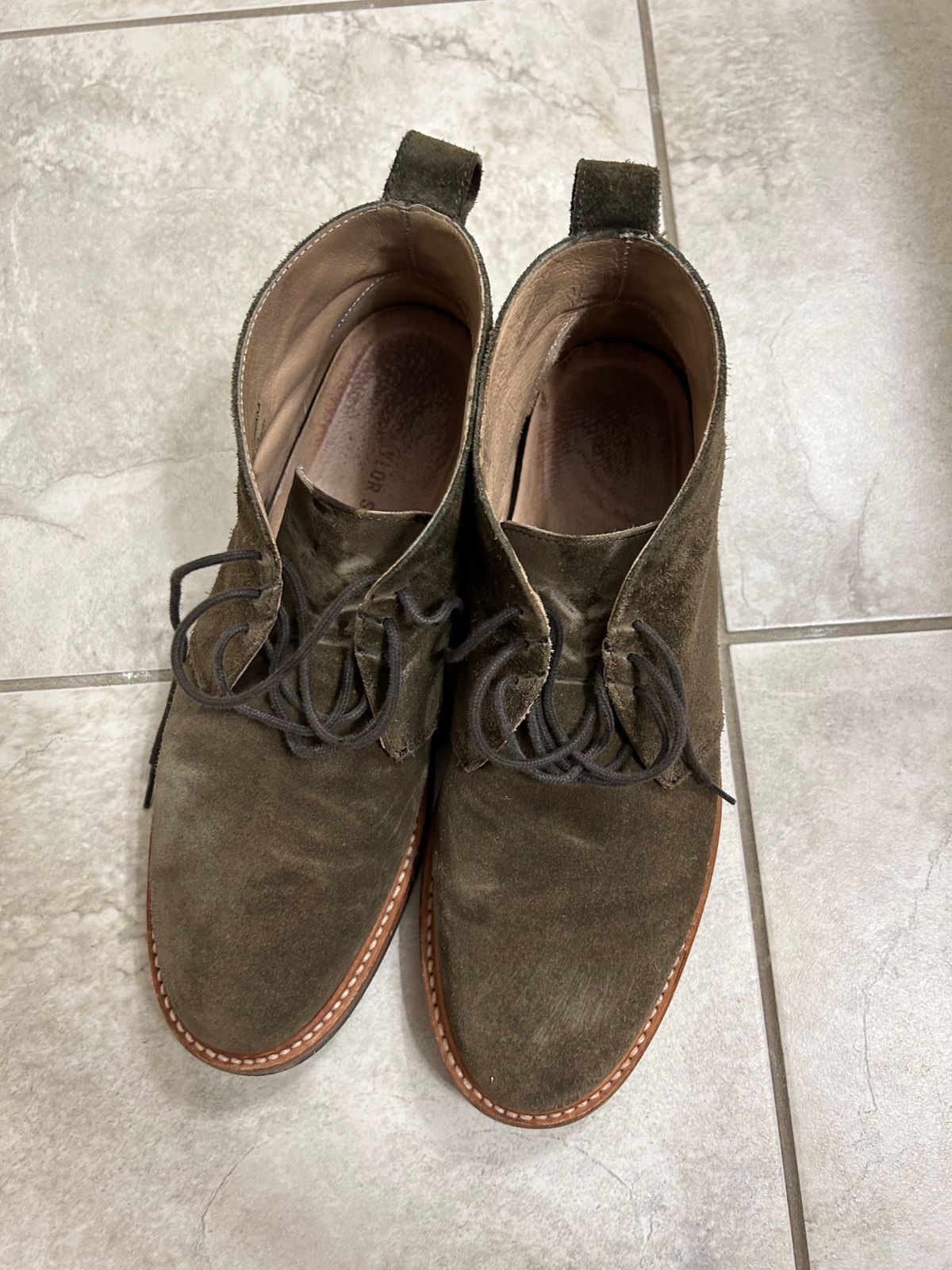 Photo by natjow on February 6, 2023 of the Taylor Stitch Unlisted Model in Olive Suede.