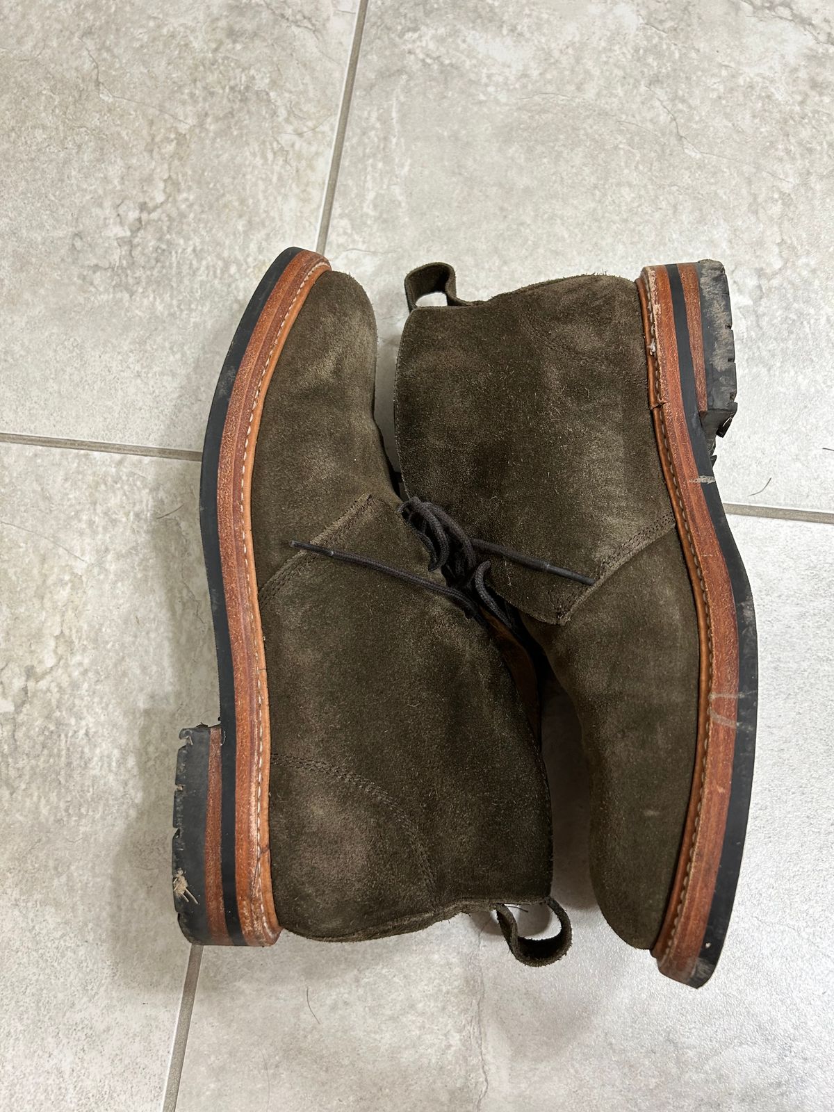 Photo by natjow on February 6, 2023 of the Taylor Stitch Unlisted Model in Olive Suede.