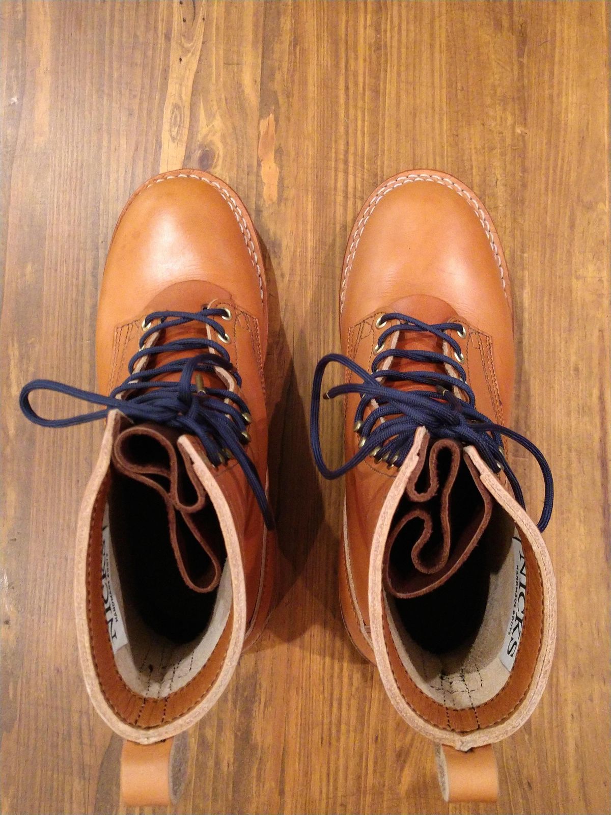 Photo by Augustus on October 1, 2023 of the Nicks DomePro in Wickett & Craig Tan English Bridle.