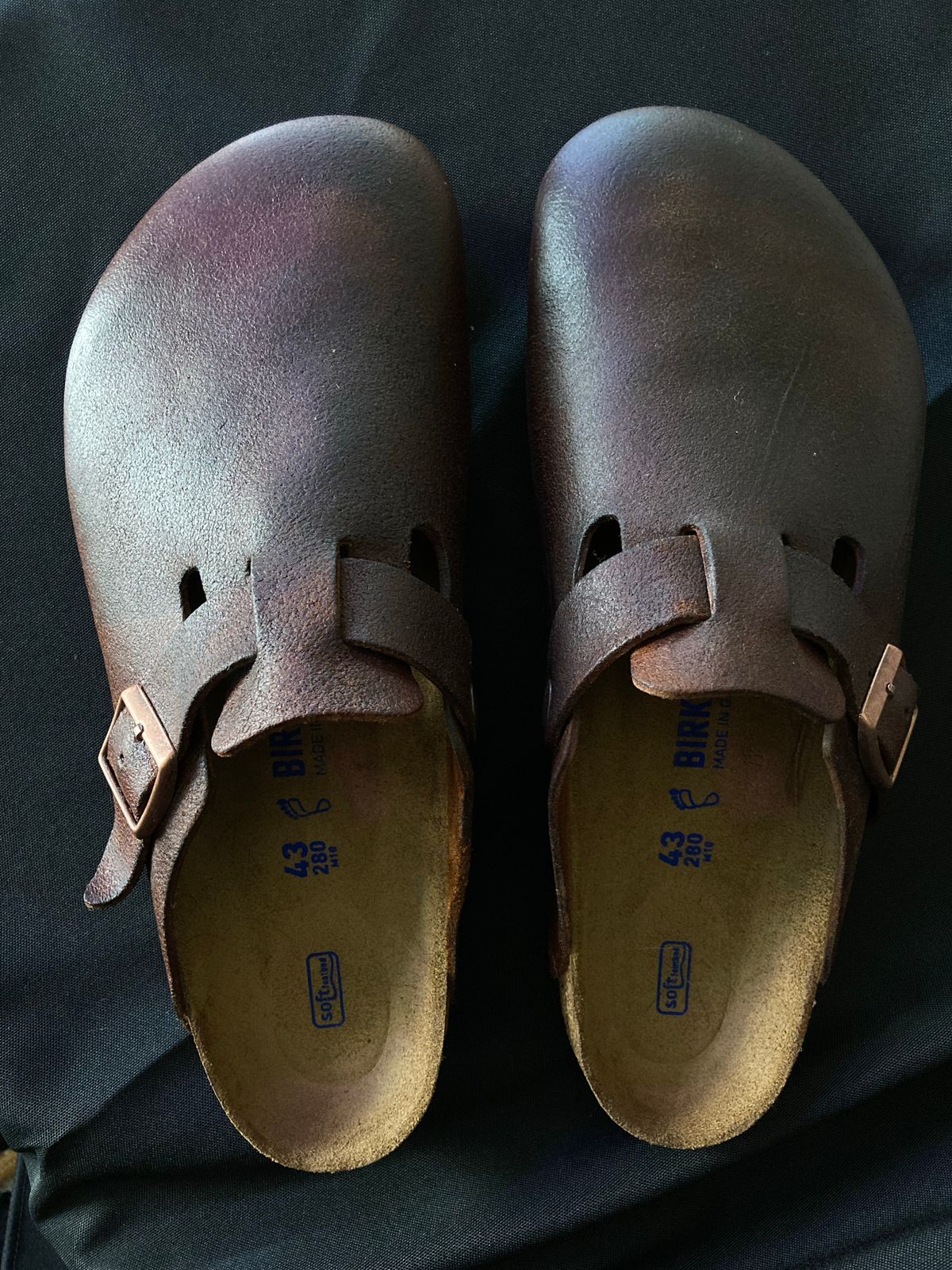 Photo by WaxDaddy on September 30, 2022 of the Birkenstock Boston in Mink Suede.