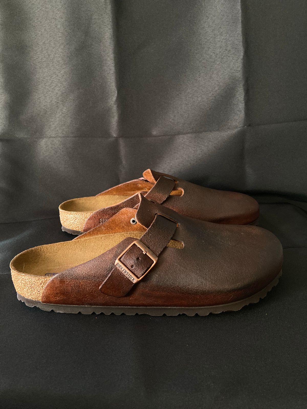 Photo by WaxDaddy on October 1, 2022 of the Birkenstock Boston in Mink Suede.