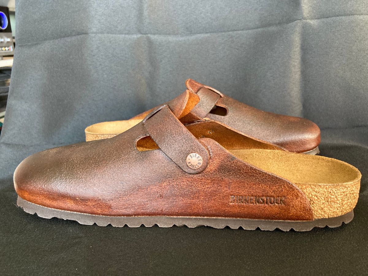 Photo by WaxDaddy on October 1, 2022 of the Birkenstock Boston in Mink Suede.