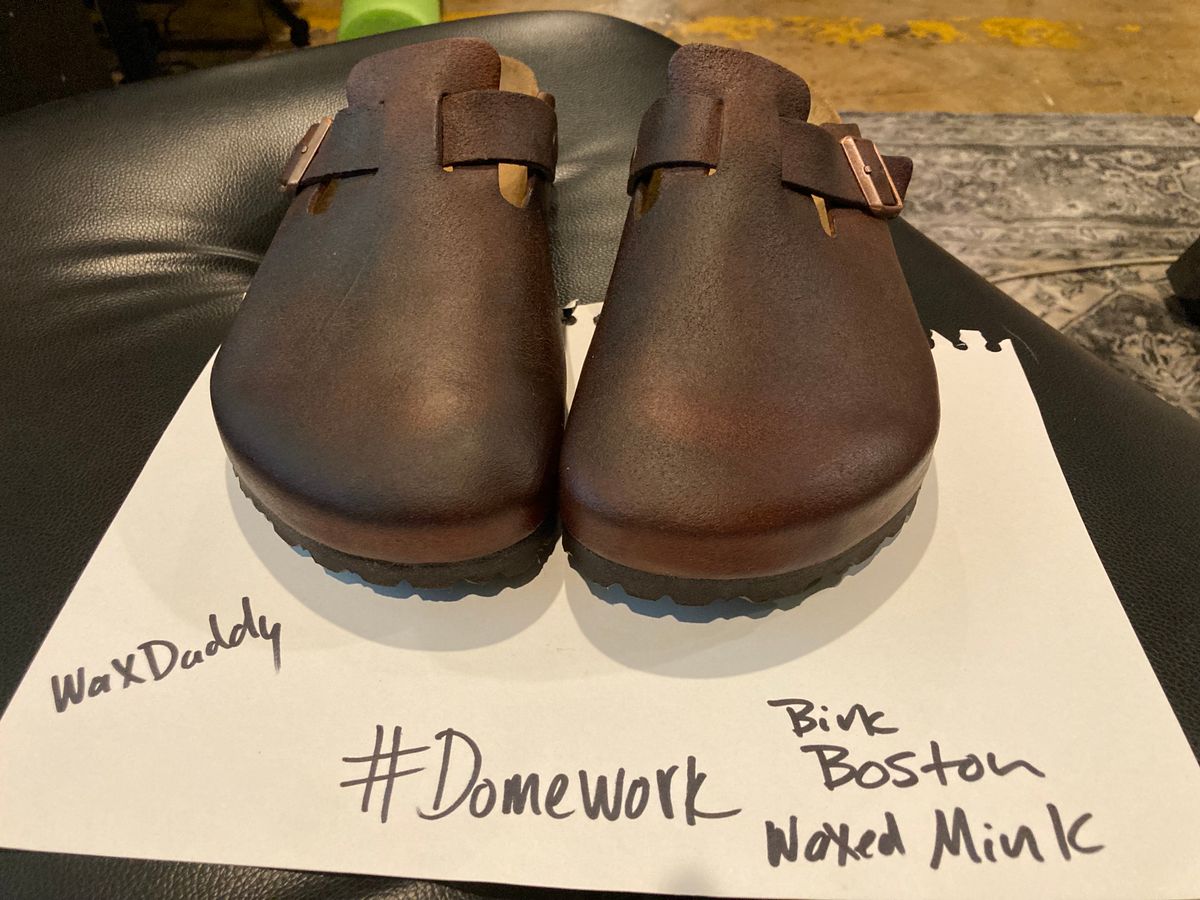 Photo by WaxDaddy on October 1, 2022 of the Birkenstock Boston in Mink Suede.