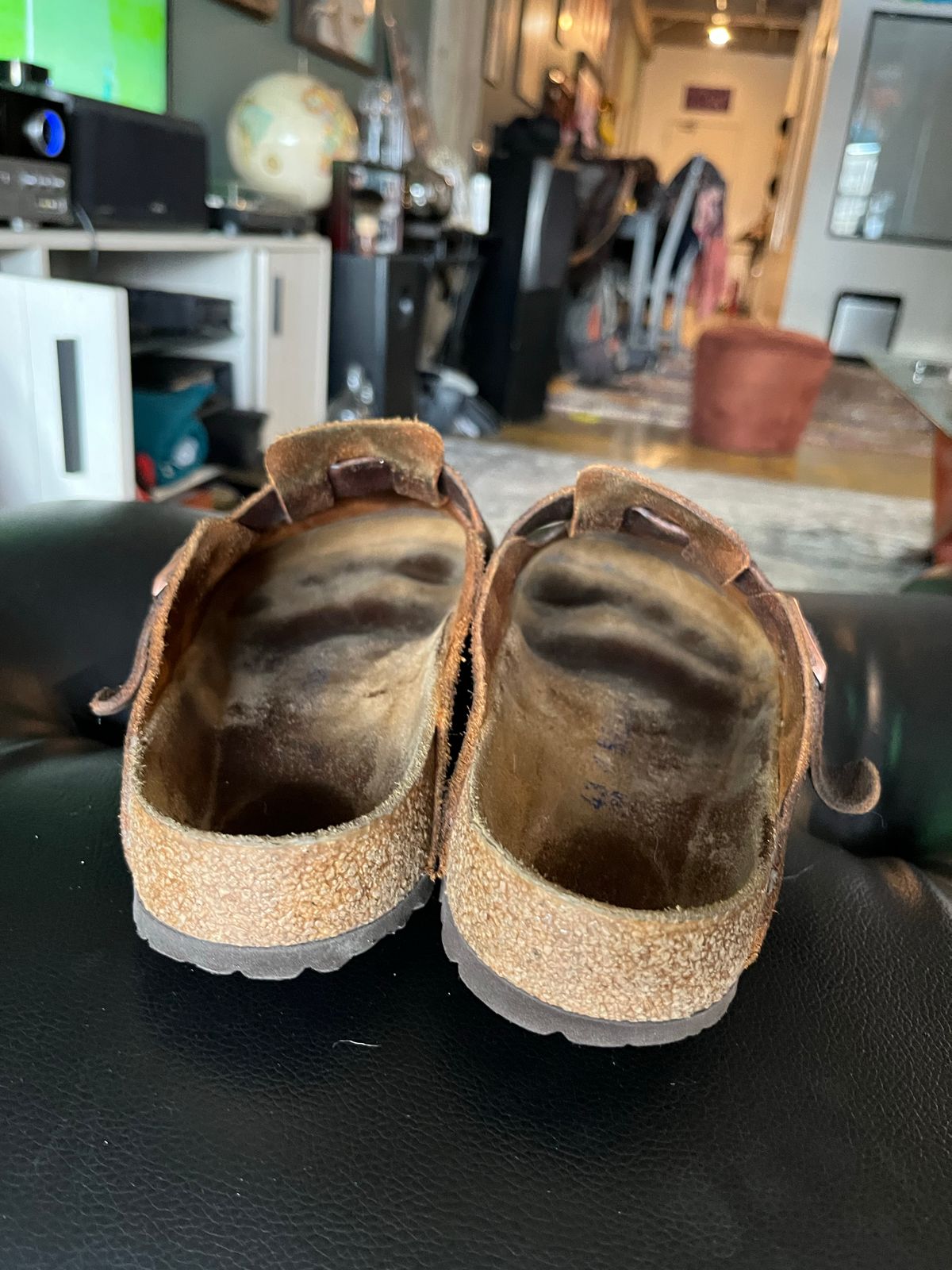 Photo by WaxDaddy on December 4, 2022 of the Birkenstock Boston in Mink Suede.