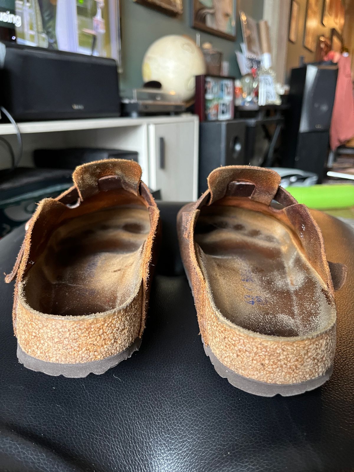 Photo by WaxDaddy on January 2, 2023 of the Birkenstock Boston in Mink Suede.