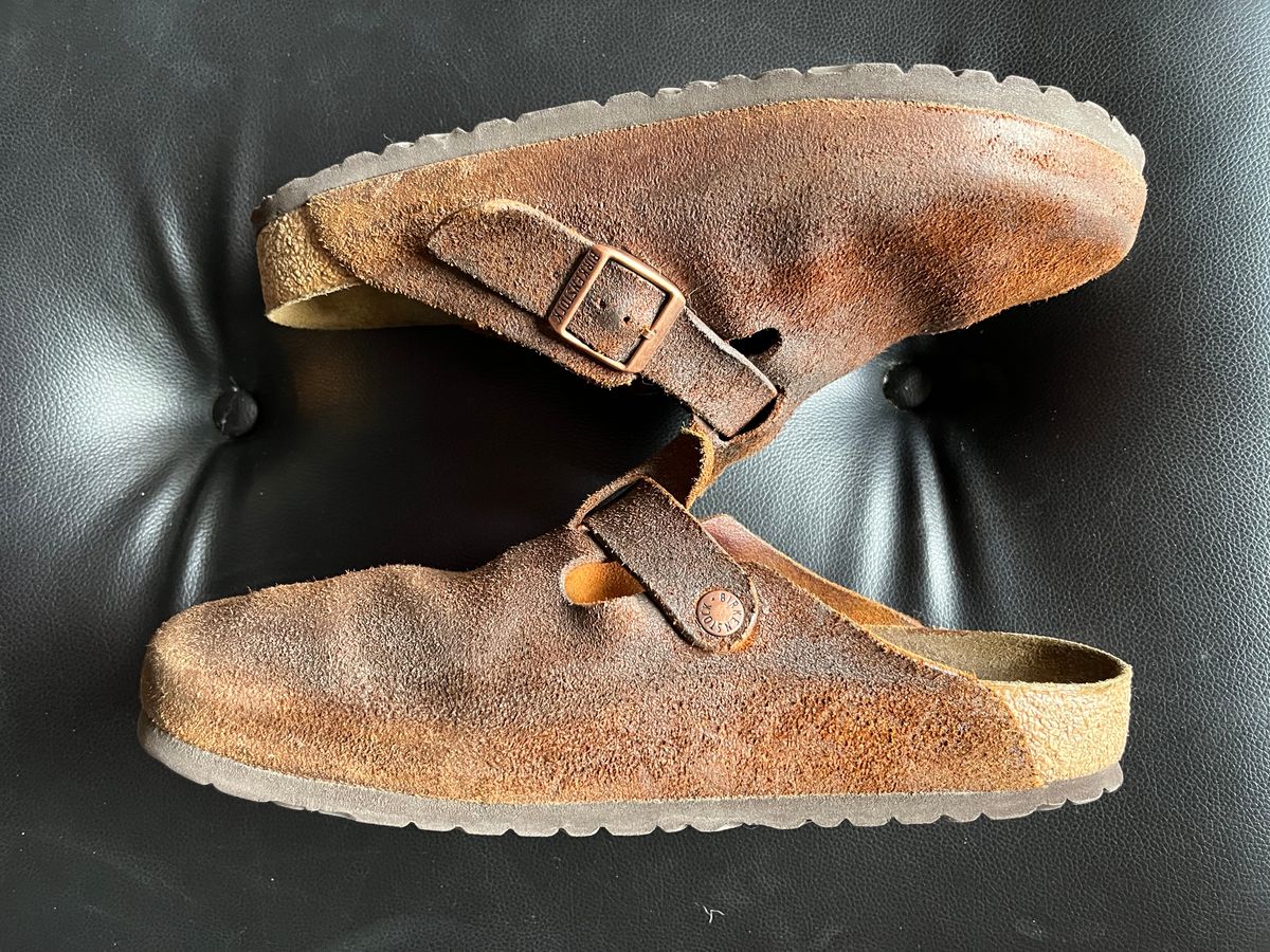 Photo by WaxDaddy on January 2, 2023 of the Birkenstock Boston in Mink Suede.