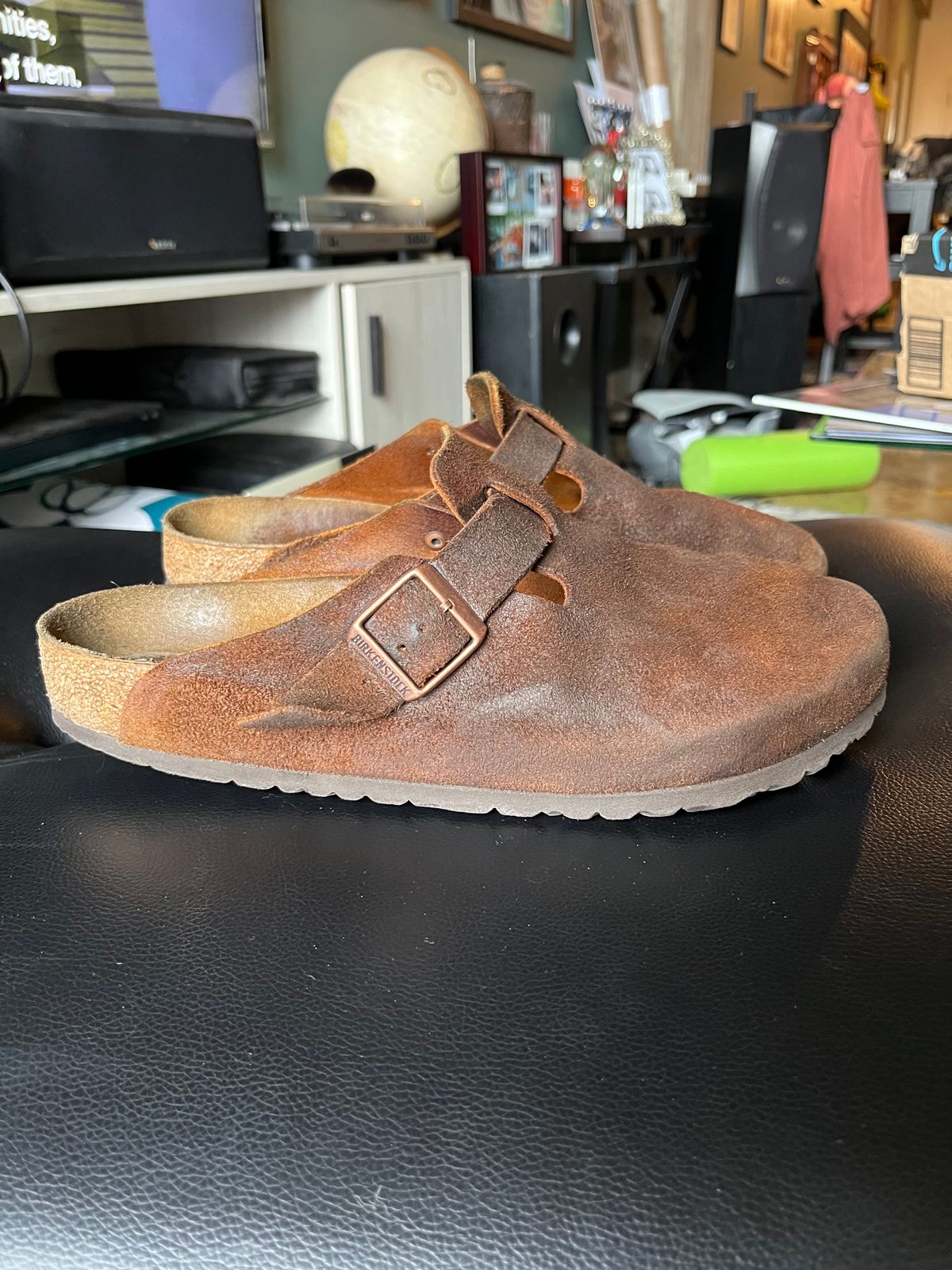 Photo by WaxDaddy on January 2, 2023 of the Birkenstock Boston in Mink Suede.