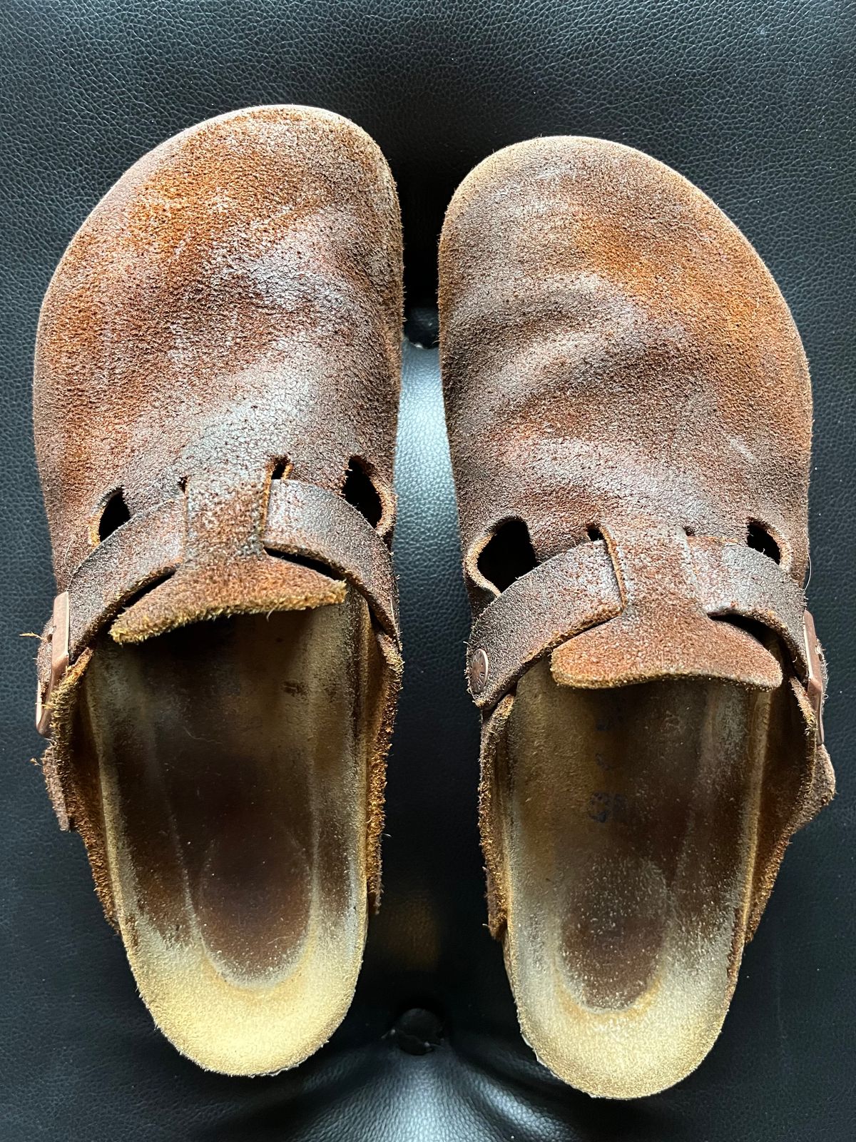 Photo by WaxDaddy on January 2, 2023 of the Birkenstock Boston in Mink Suede.