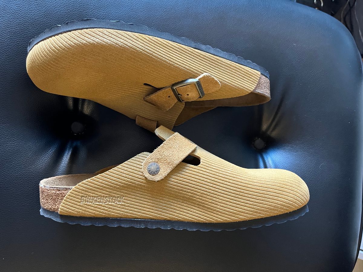 Photo by WaxDaddy on November 3, 2023 of the Birkenstock Boston in Cork Brown Embossed Suede.