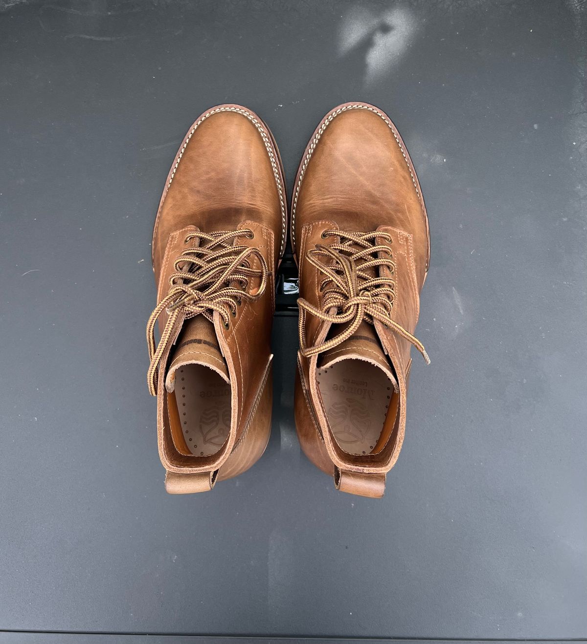 Photo by Rivera on October 1, 2022 of the Monroe Unlisted Model in Horween Natural Chromexcel.