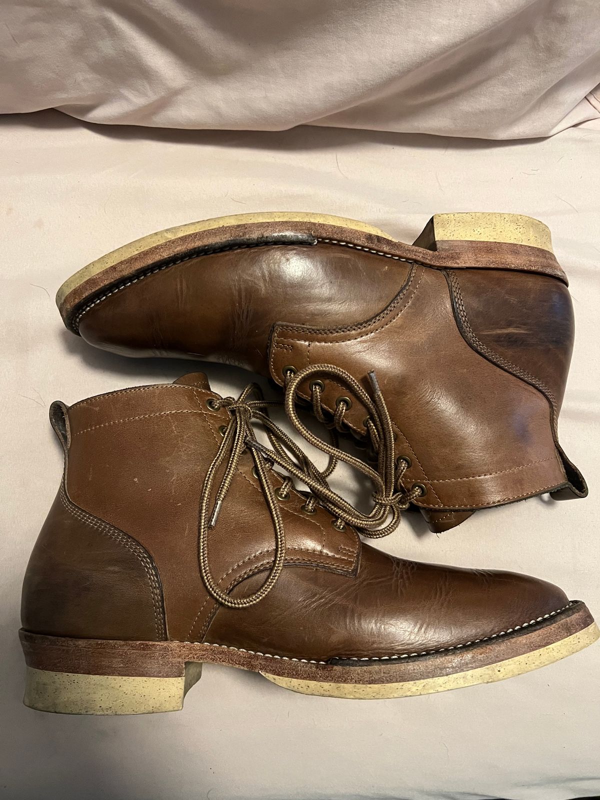 Photo by Rivera on January 5, 2023 of the Monroe Unlisted Model in Horween Natural Chromexcel.