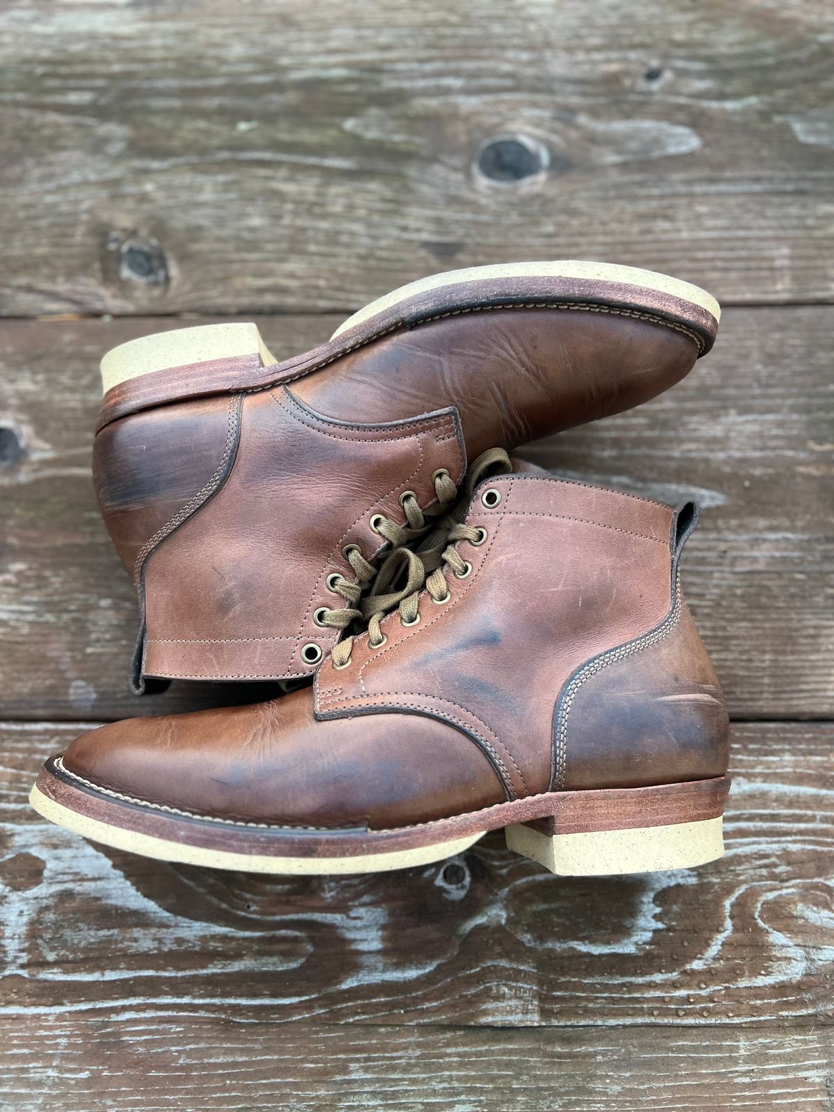 Photo by Rivera on March 5, 2023 of the Monroe Unlisted Model in Horween Natural Chromexcel.