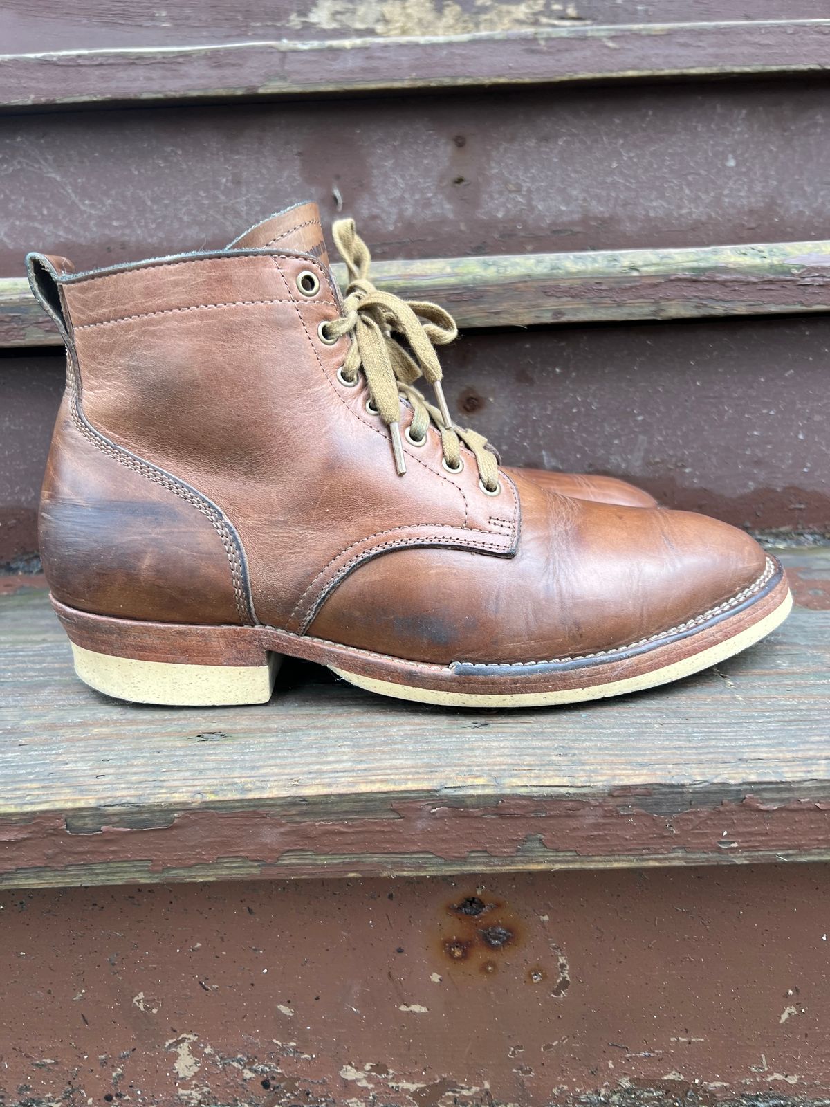 Photo by Rivera on April 5, 2023 of the Monroe Unlisted Model in Horween Natural Chromexcel.