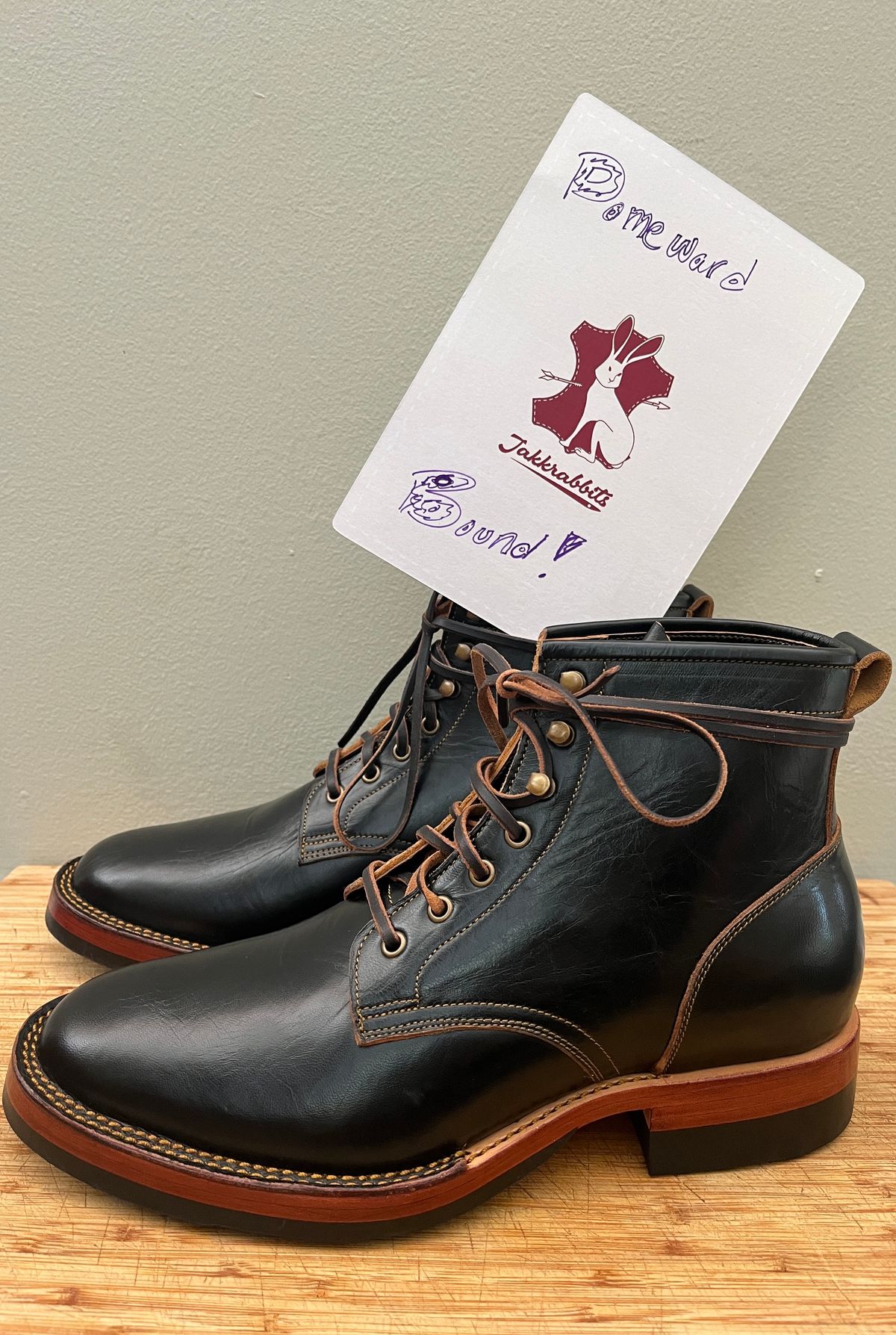 Photo by bootsnpoems on October 1, 2023 of the Jakkrabbits Field Boots in Shinki Black Teacore Horsebutt.
