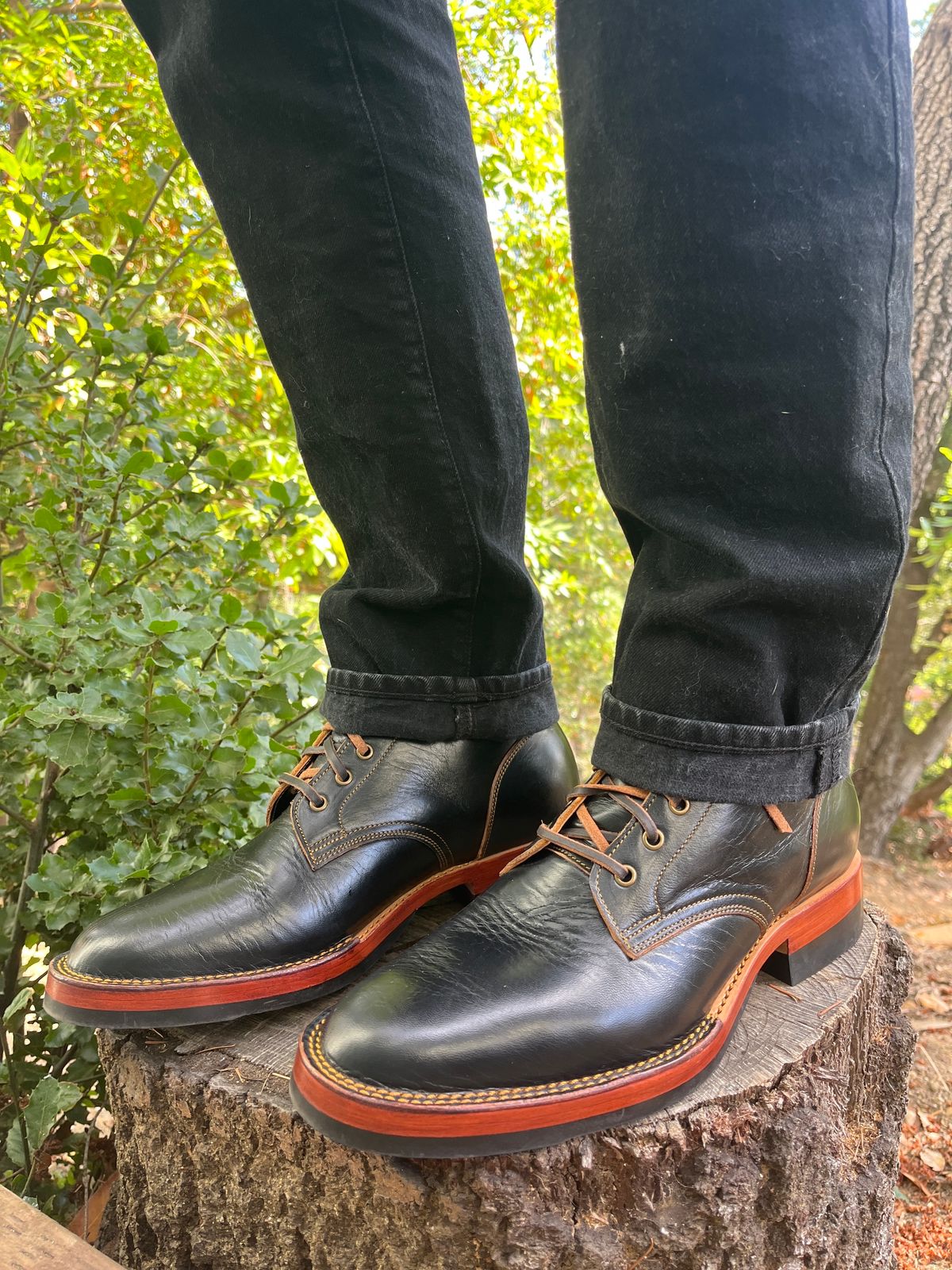 Photo by bootsnpoems on October 1, 2023 of the Jakkrabbits Field Boots in Shinki Black Teacore Horsebutt.