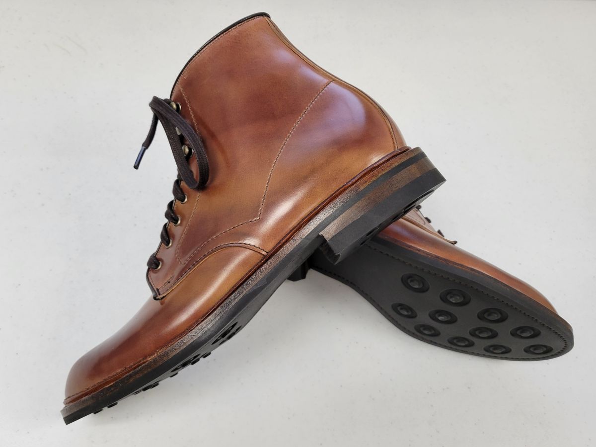 Photo by manowar on November 1, 2022 of the Allen Edmonds Higgins Mill in Horween Marbled Garnet Shell Cordovan.