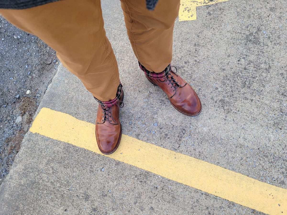Photo by manowar on November 18, 2022 of the Allen Edmonds Higgins Mill in Horween Marbled Garnet Shell Cordovan.