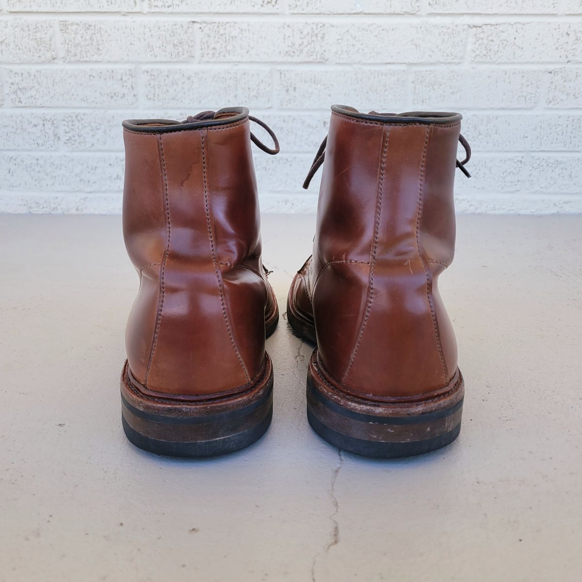Photo by manowar on January 6, 2023 of the Allen Edmonds Higgins Mill in Horween Marbled Garnet Shell Cordovan.