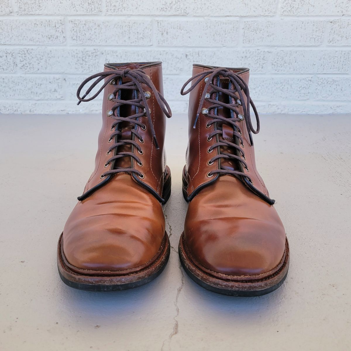 Photo by manowar on January 6, 2023 of the Allen Edmonds Higgins Mill in Horween Marbled Garnet Shell Cordovan.