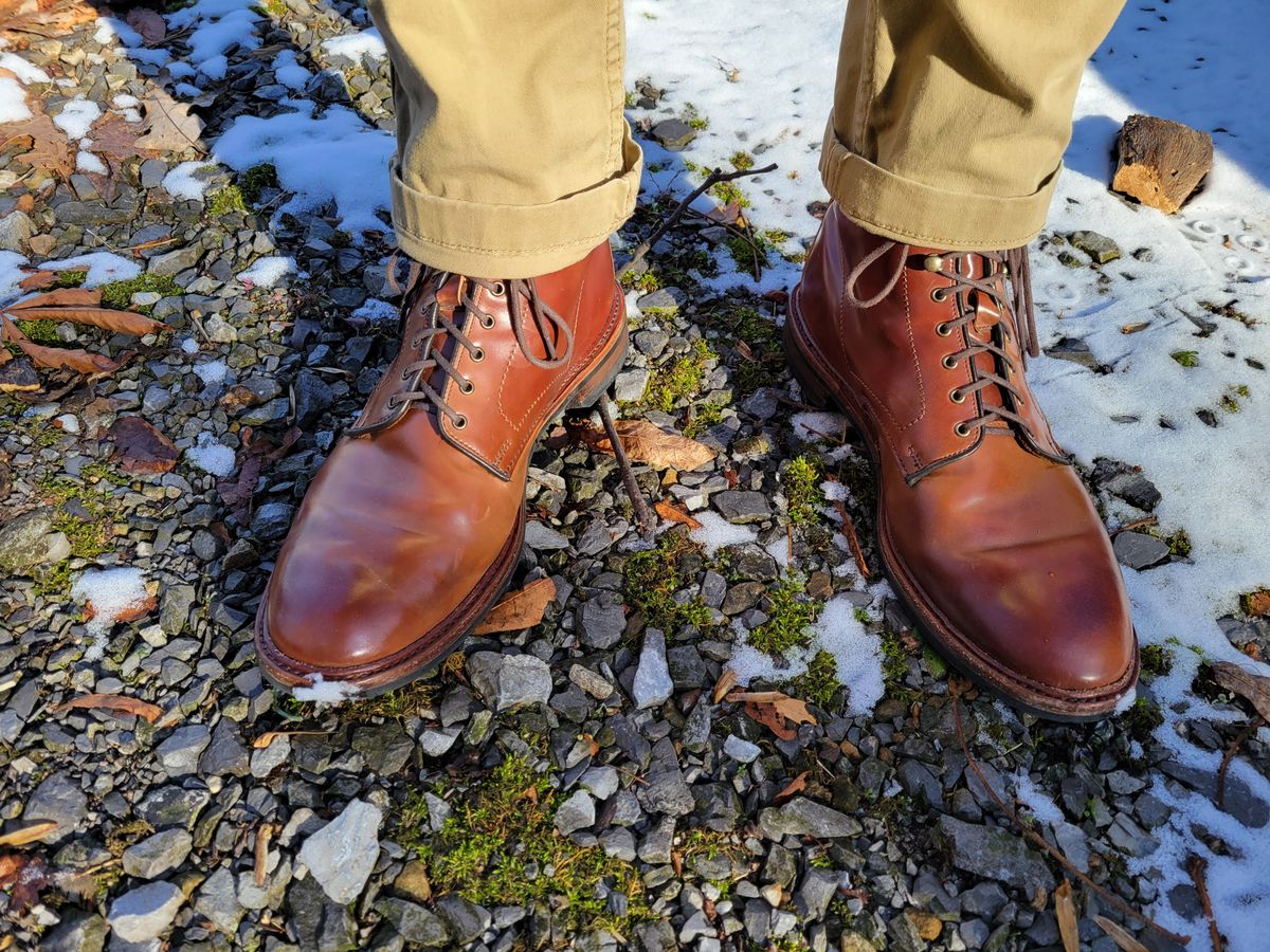 Photo by manowar on December 27, 2022 of the Allen Edmonds Higgins Mill in Horween Marbled Garnet Shell Cordovan.