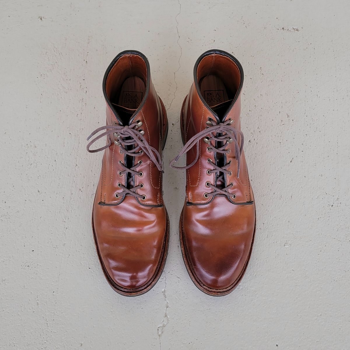 Photo by manowar on February 6, 2023 of the Allen Edmonds Higgins Mill in Horween Marbled Garnet Shell Cordovan.
