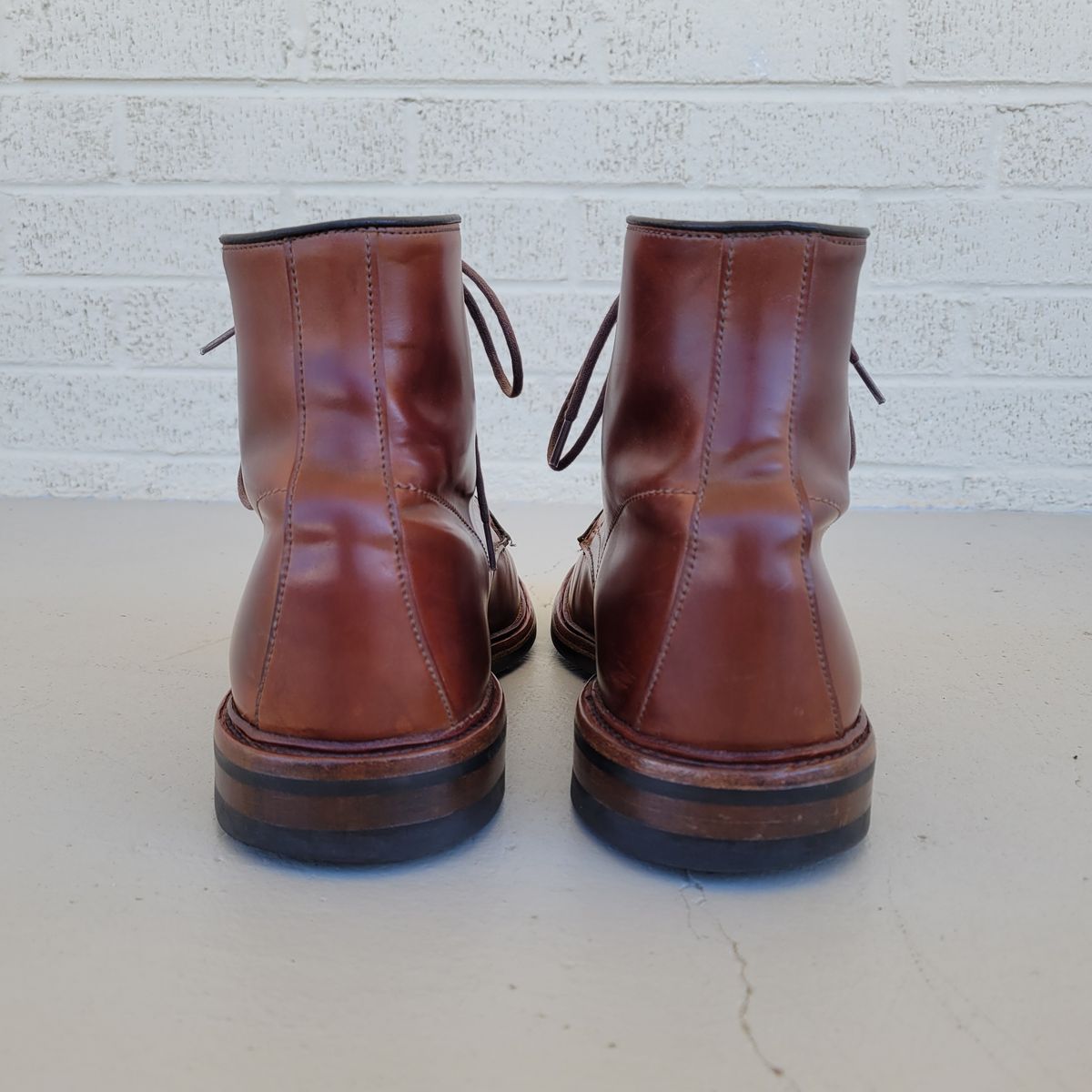 Photo by manowar on March 6, 2023 of the Allen Edmonds Higgins Mill in Horween Marbled Garnet Shell Cordovan.