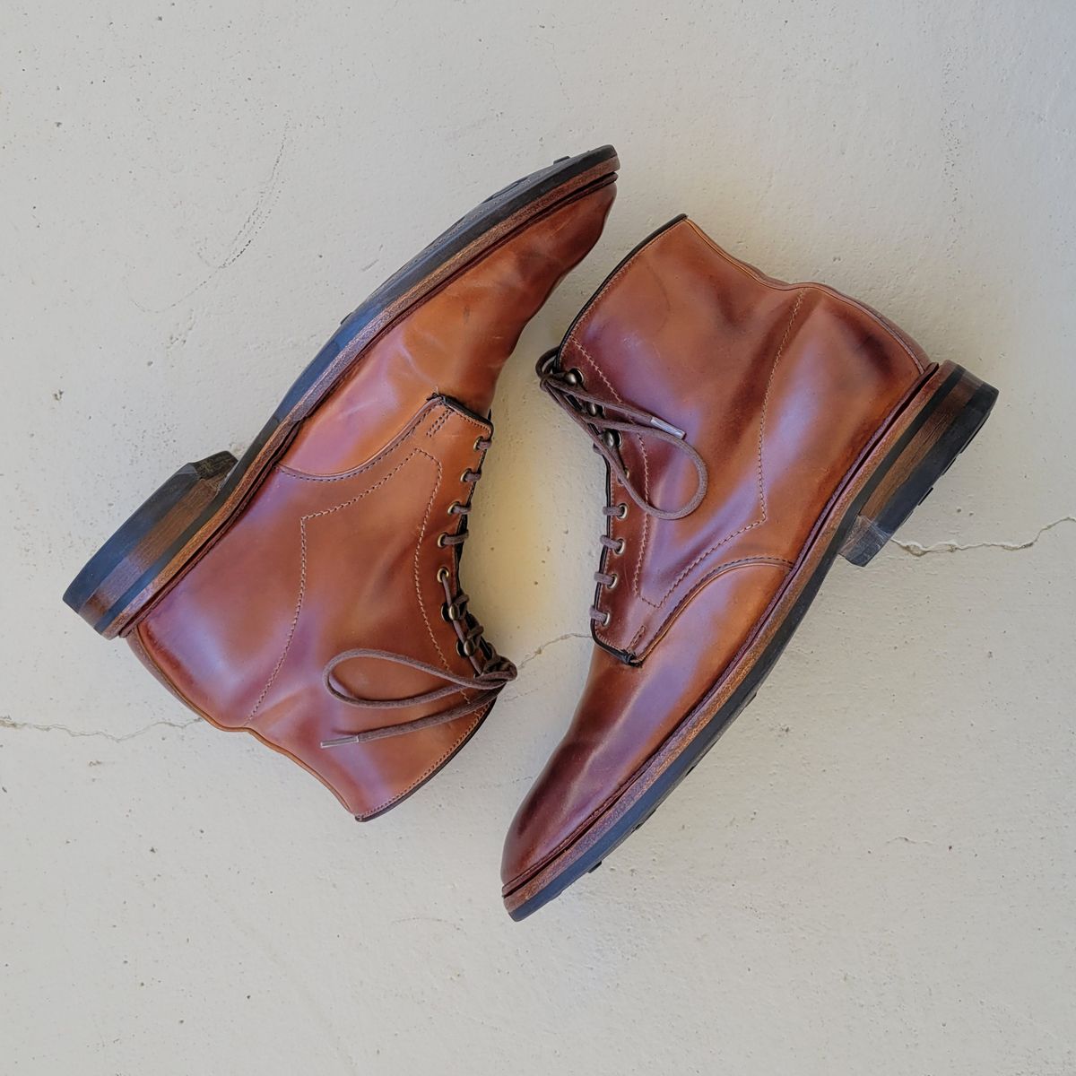 Photo by manowar on March 6, 2023 of the Allen Edmonds Higgins Mill in Horween Marbled Garnet Shell Cordovan.