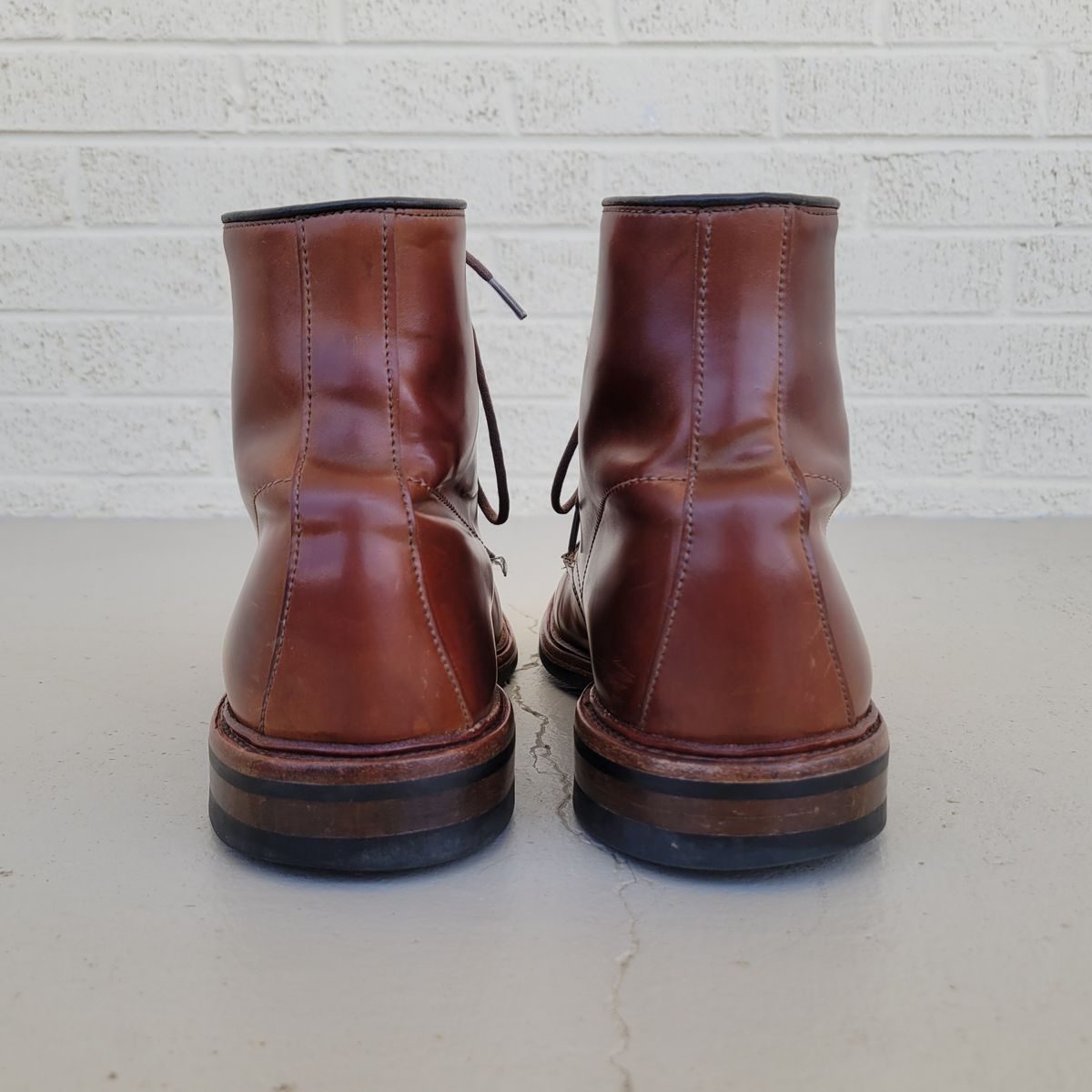 Photo by manowar on April 5, 2023 of the Allen Edmonds Higgins Mill in Horween Marbled Garnet Shell Cordovan.