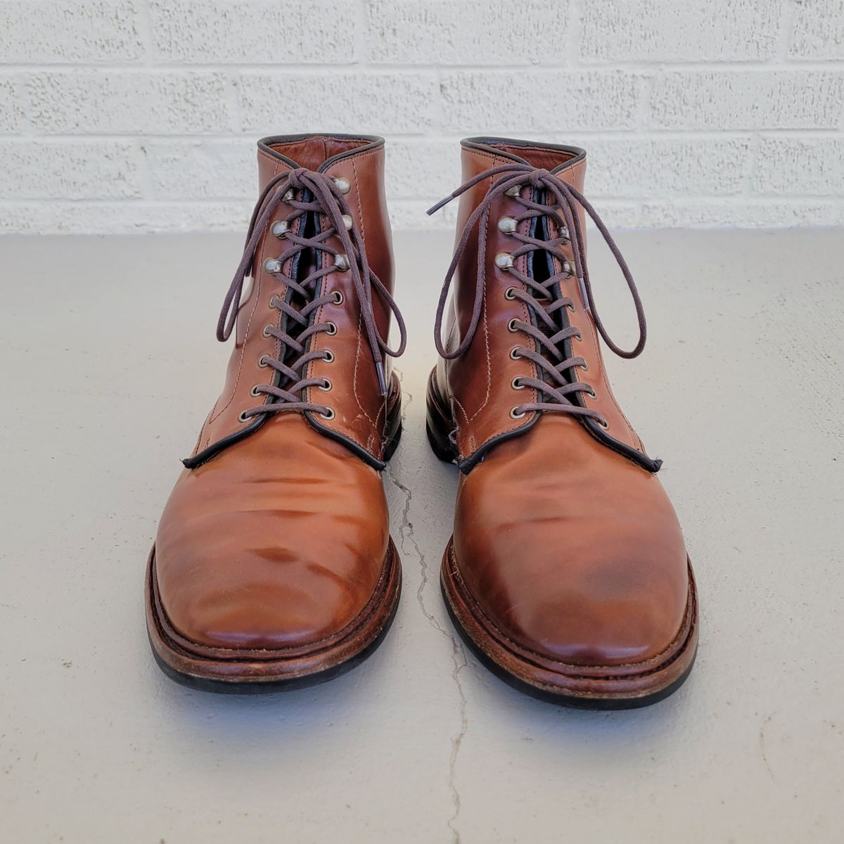 Photo by manowar on April 5, 2023 of the Allen Edmonds Higgins Mill in Horween Marbled Garnet Shell Cordovan.
