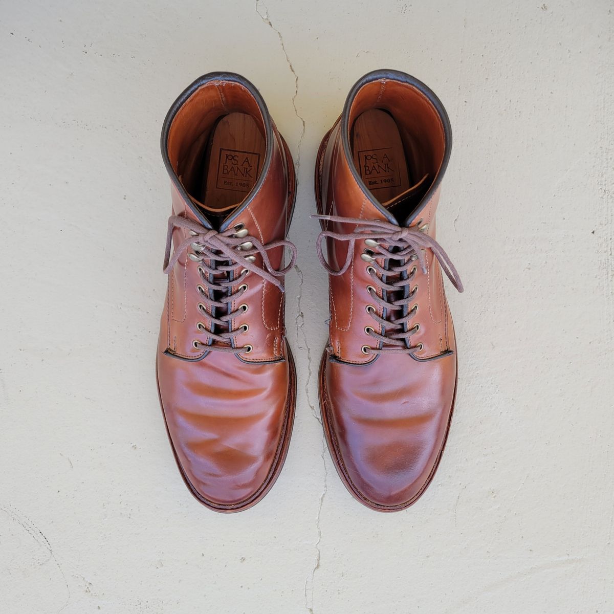 Photo by manowar on April 5, 2023 of the Allen Edmonds Higgins Mill in Horween Marbled Garnet Shell Cordovan.