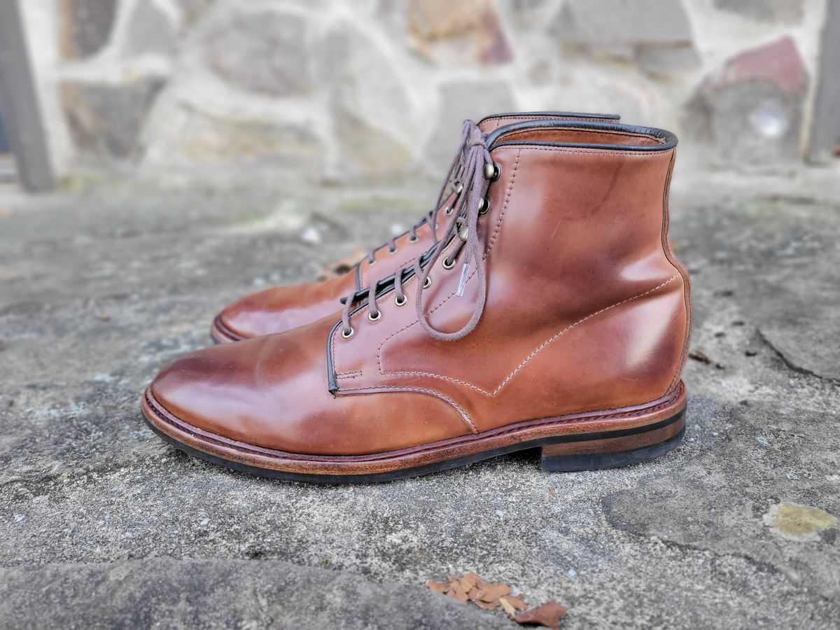 Photo by manowar on March 21, 2023 of the Allen Edmonds Higgins Mill in Horween Marbled Garnet Shell Cordovan.