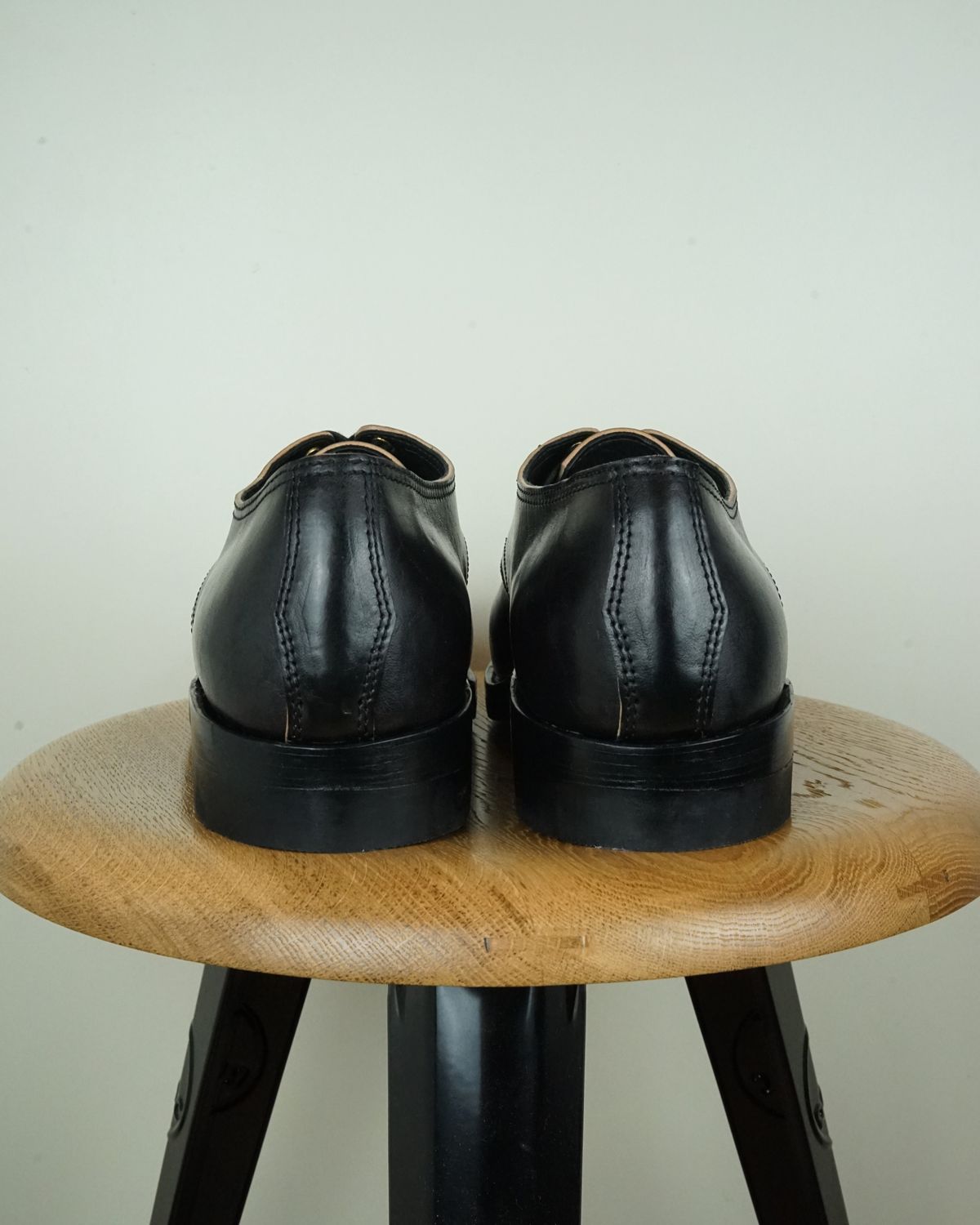 Photo by germanshoeguy on October 13, 2024 of the Self-Made Derby Shoe Model Laura in Corium Horsebutt Teacore Black.