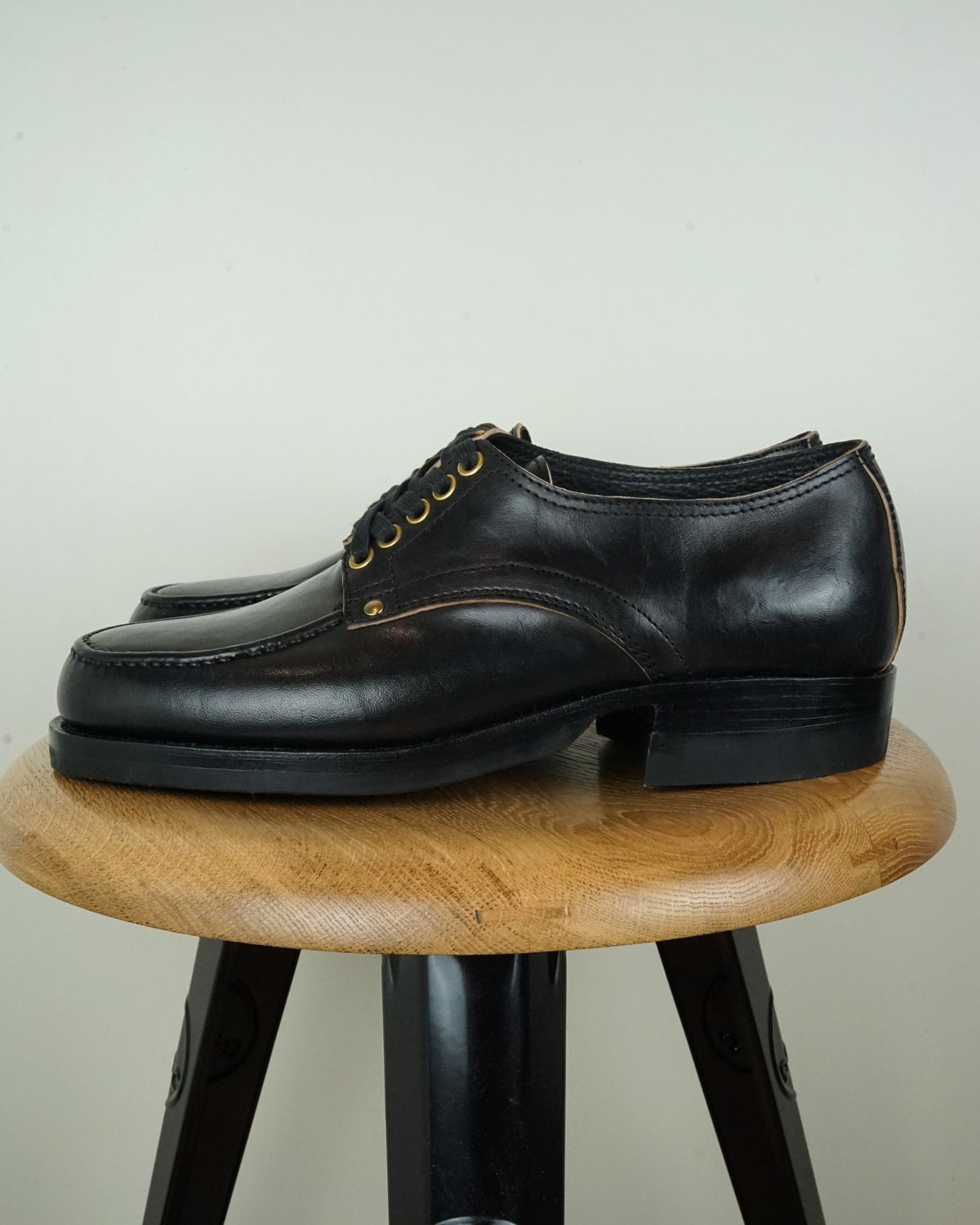 Photo by germanshoeguy on October 13, 2024 of the Self-Made Derby Shoe Model Laura in Corium Horsebutt Teacore Black.