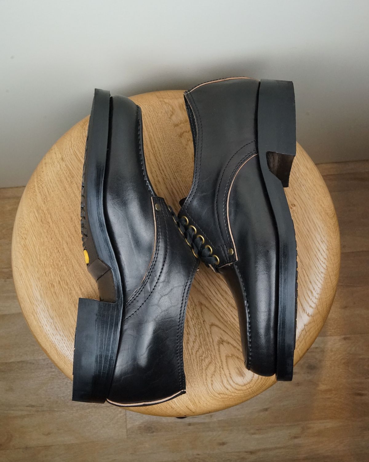 Photo by germanshoeguy on October 13, 2024 of the Self-Made Derby Shoe Model Laura in Corium Horsebutt Teacore Black.