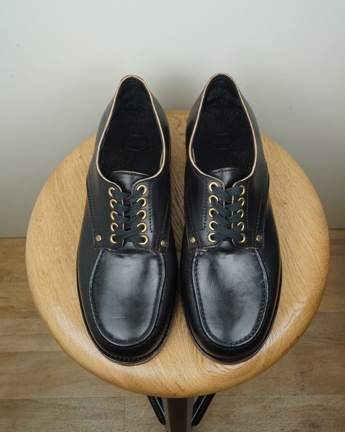 Photo by germanshoeguy on October 13, 2024 of the Self-Made Derby Shoe Model Laura in Corium Horsebutt Teacore Black.