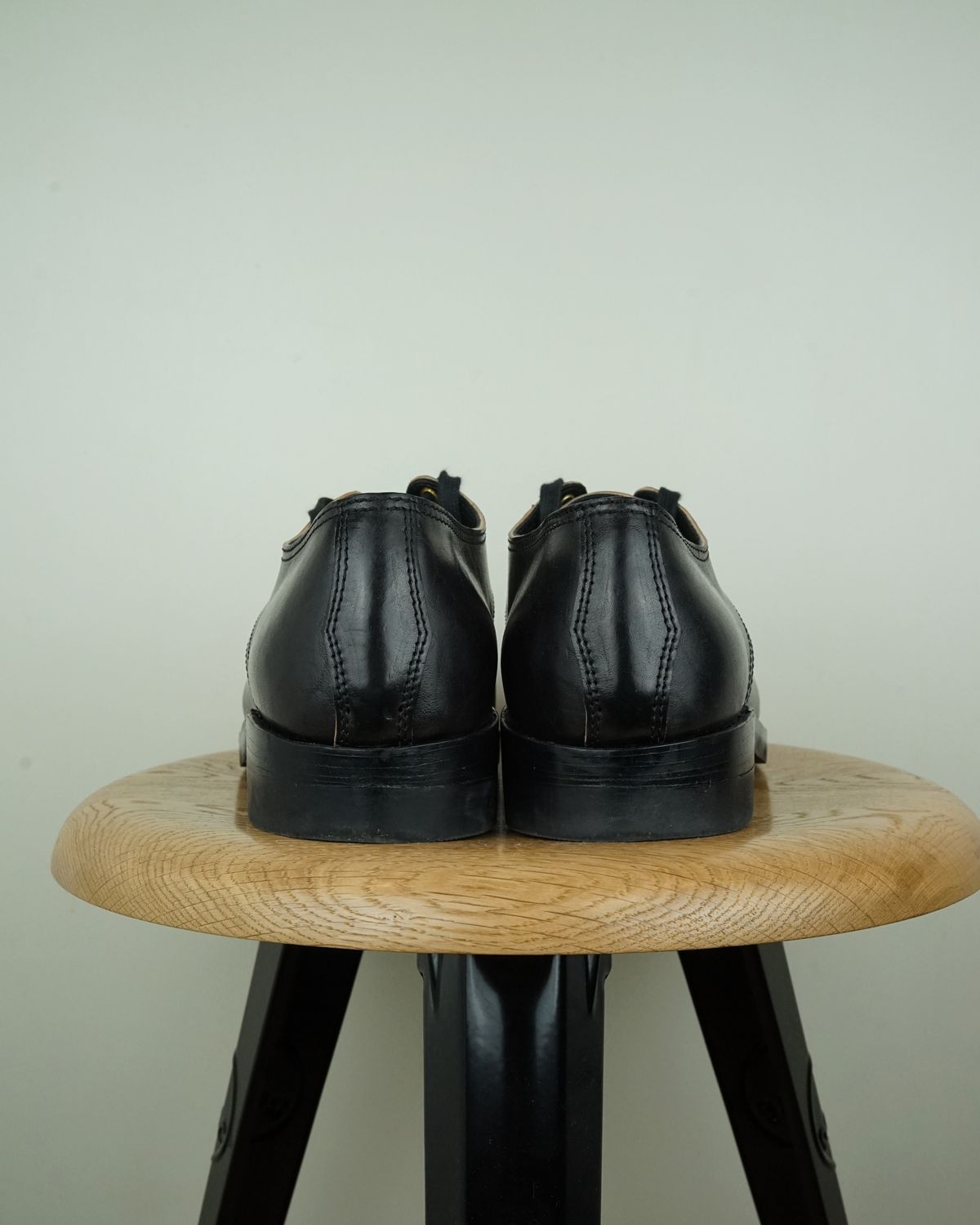 Photo by germanshoeguy on November 3, 2024 of the Self-Made Derby Shoe Model Laura in Corium Horsebutt Teacore Black.