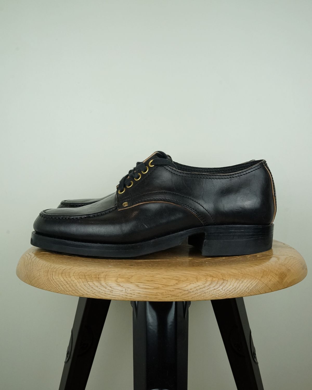 Photo by germanshoeguy on November 3, 2024 of the Self-Made Derby Shoe Model Laura in Corium Horsebutt Teacore Black.